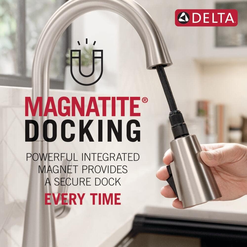 Delta Leland Chrome Kitchen Faucet with Pull Down Sprayer, Traditional Single Hole Kitchen Sink Faucet, Single Handle, Chrome 9178-DST