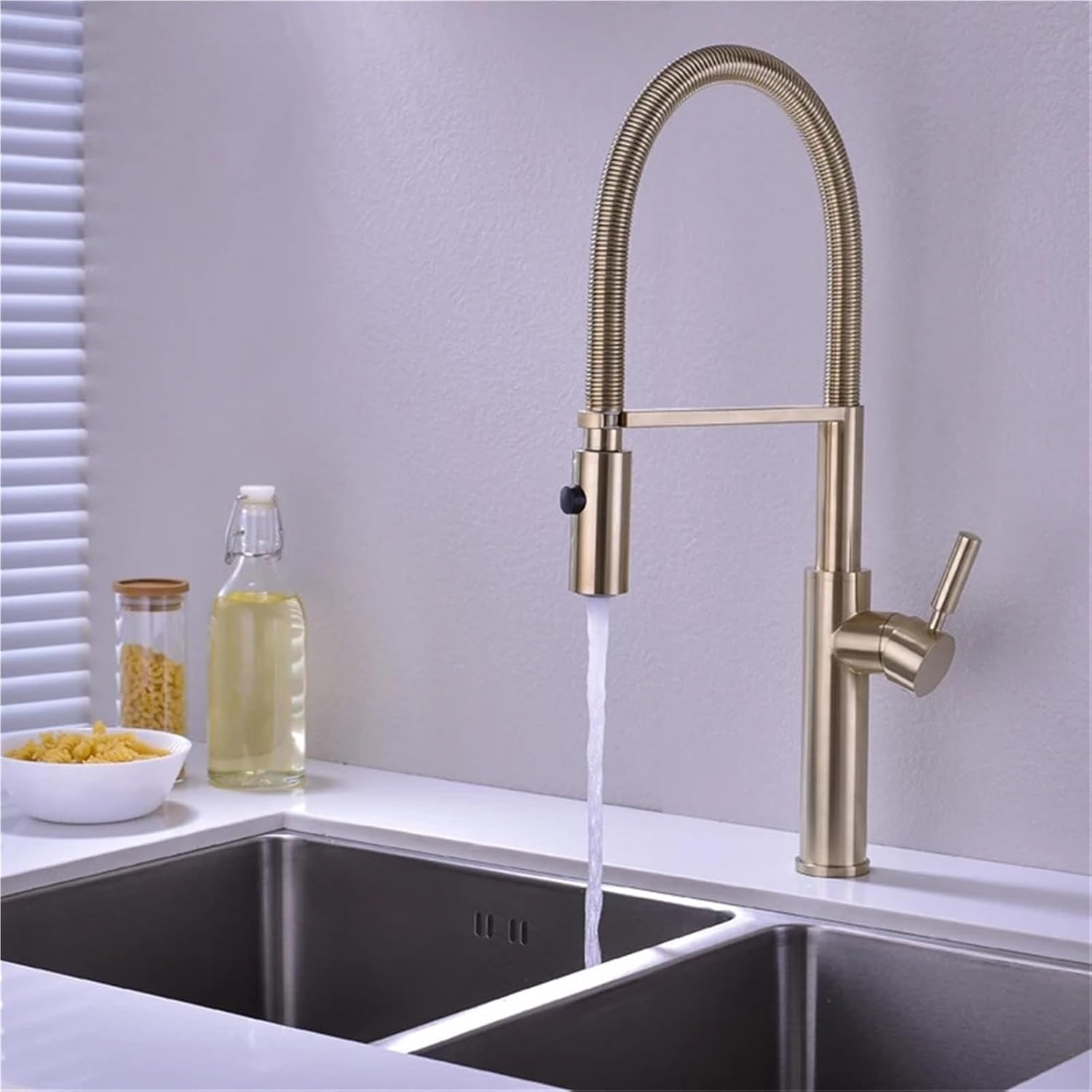 Kitchen Faucets Kitchen Sink Single Lever Pull Out Spring Spout Mixers Tap Hot Cold Water Crane(Brushed Gold)