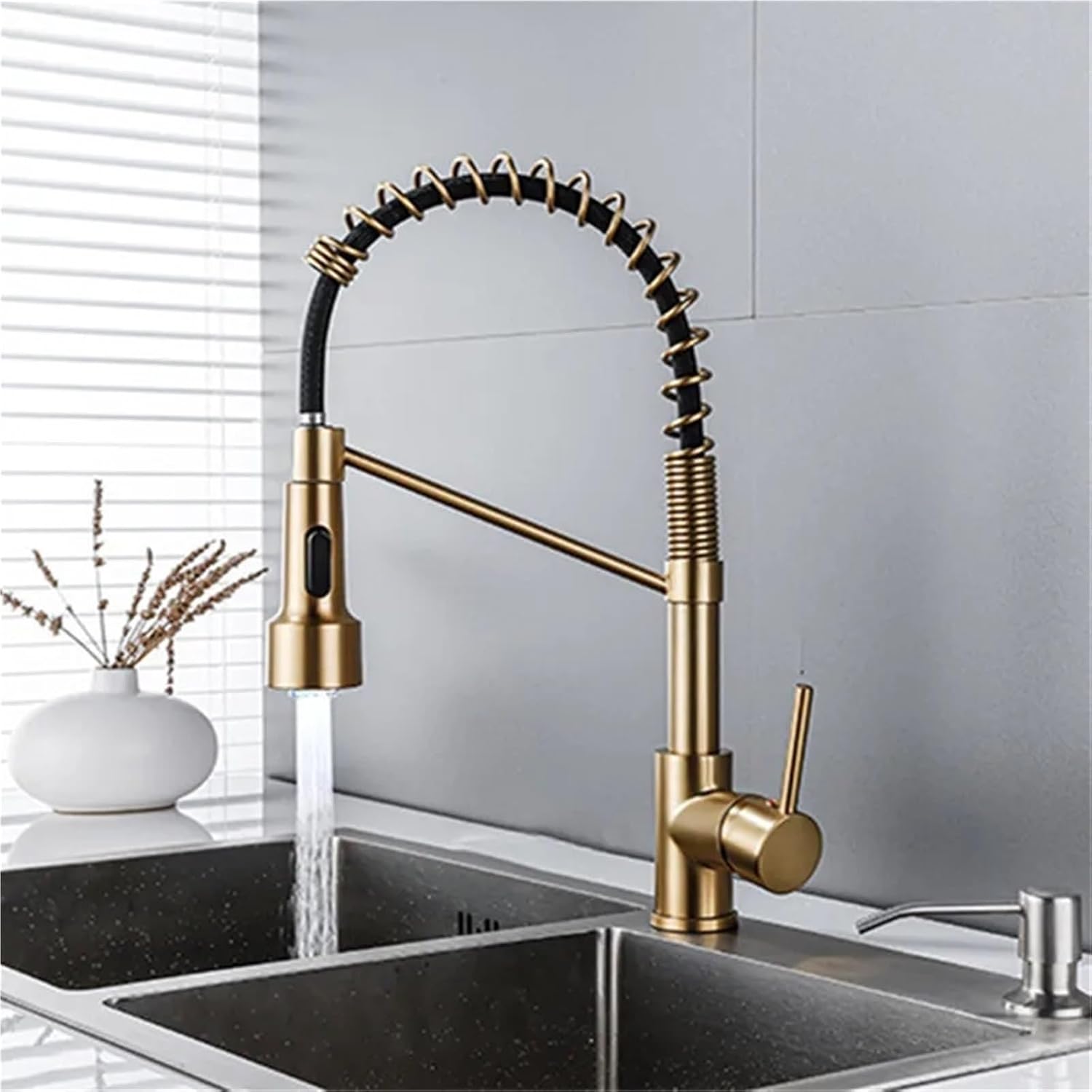 Kitchen Faucet Kitchen Sink Single Lever Pull Out Spring Spout Mixers Tap Hot Cold Water Crane(Brushed Gold)