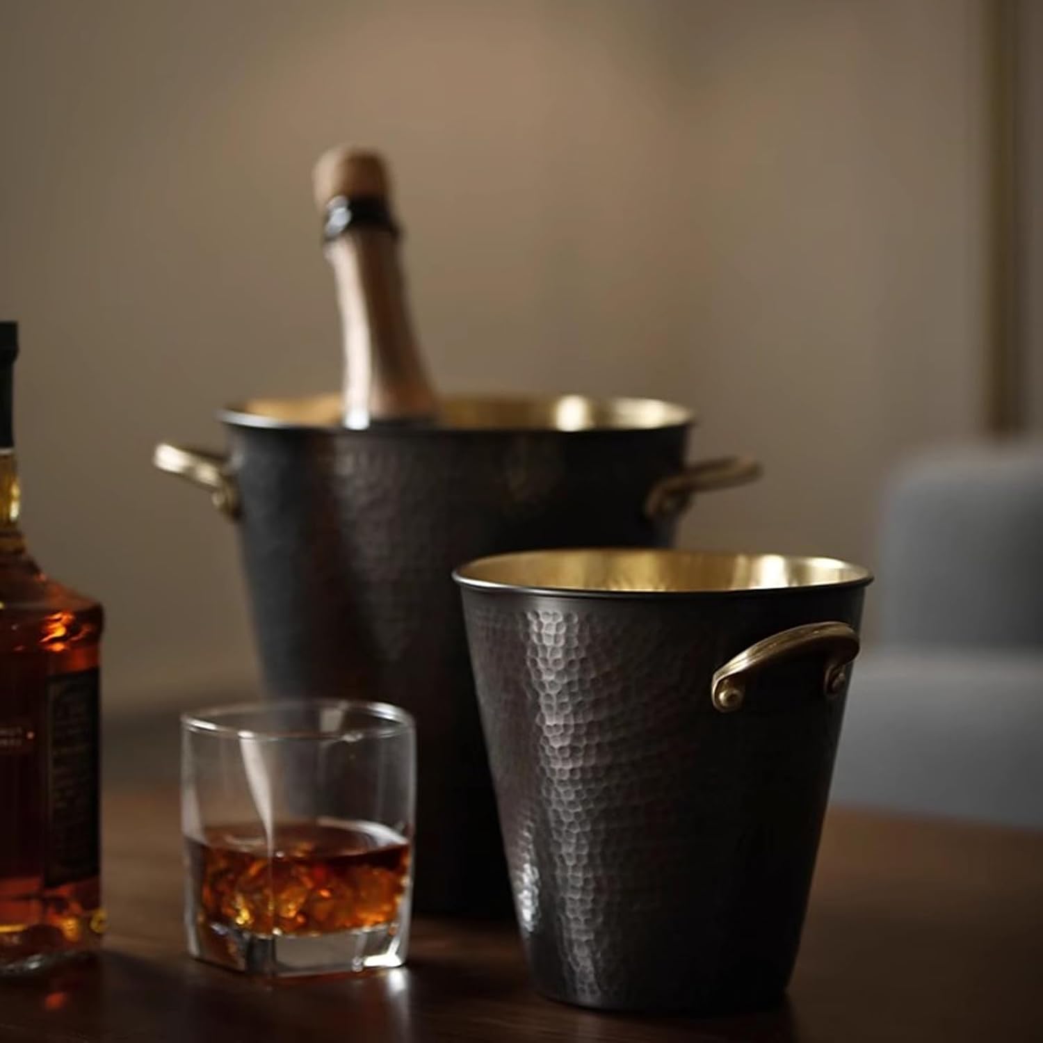 Ice Cube Trays Hammered Copper Ice Bucket, Retro Style Handmade Metal Insulated Ice Bucket, Great for Home Bar, Chilling Beer, Champagne, Wine Bottle (Black) Ice Bucket For Party(Small)