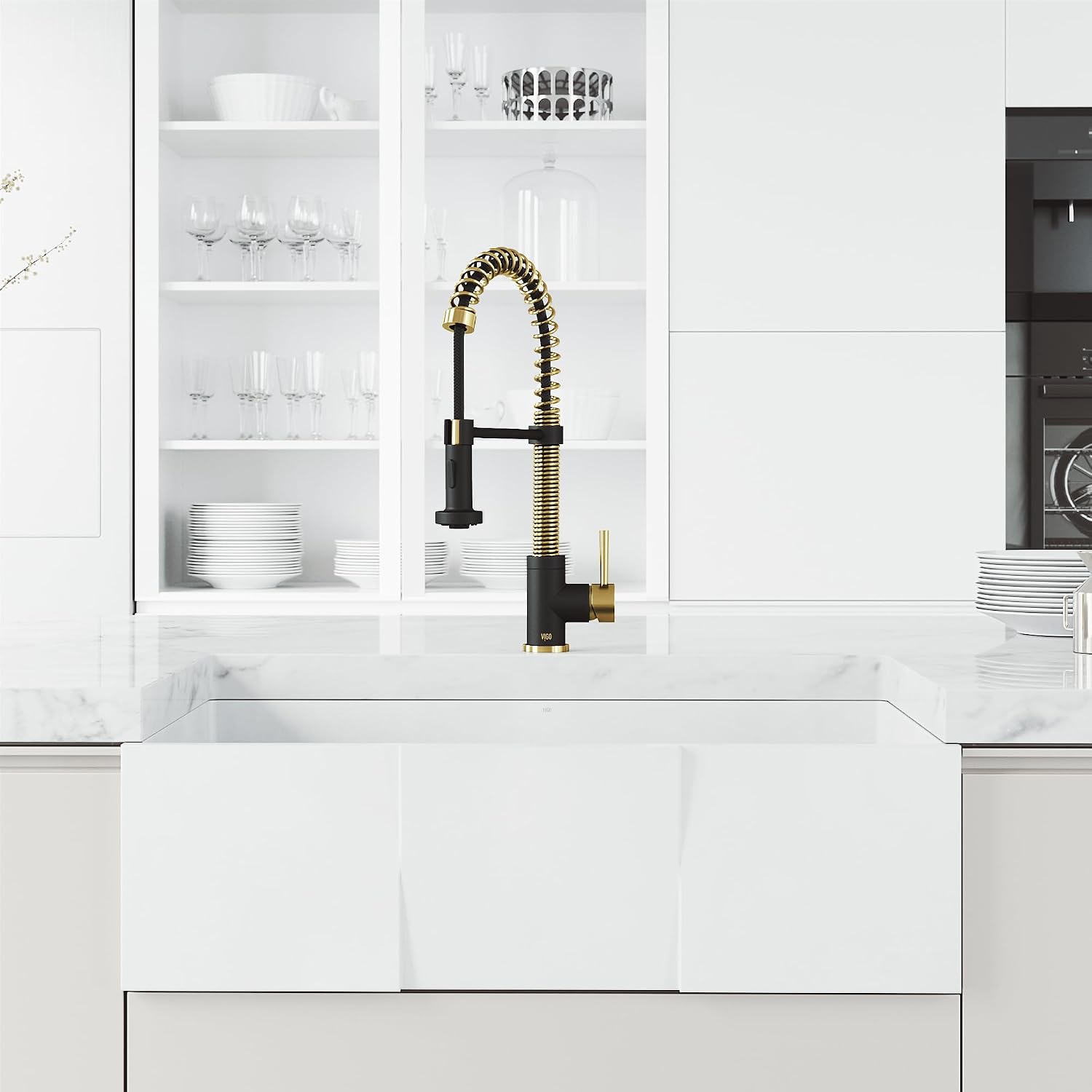 VIGO Edison 19'' H Single Handle Pull-Down Sprayer Kitchen Faucet in Matte Brushed Gold and Matte Black-VG02001MGMB