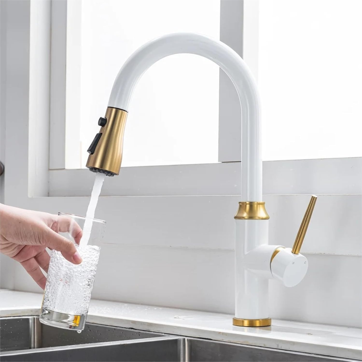 Kitchen Pull-Out Telescopic Faucet Hot and Cold Water Tank Mixing Valve Black Gold Kitchen Faucet(White)