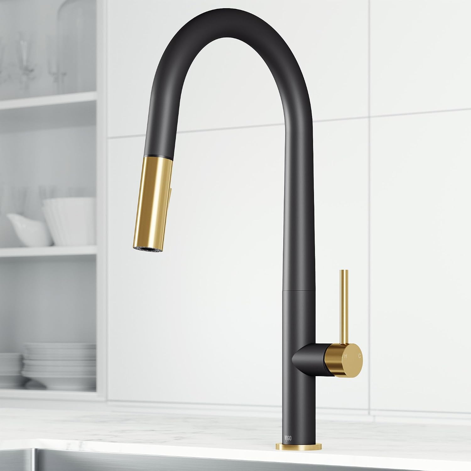 VIGO Greenwich 18'' H Single Handle Pull-Down Sprayer Kitchen Faucet in Matte Black and Matte Brushed Gold-VG02029MBMGB