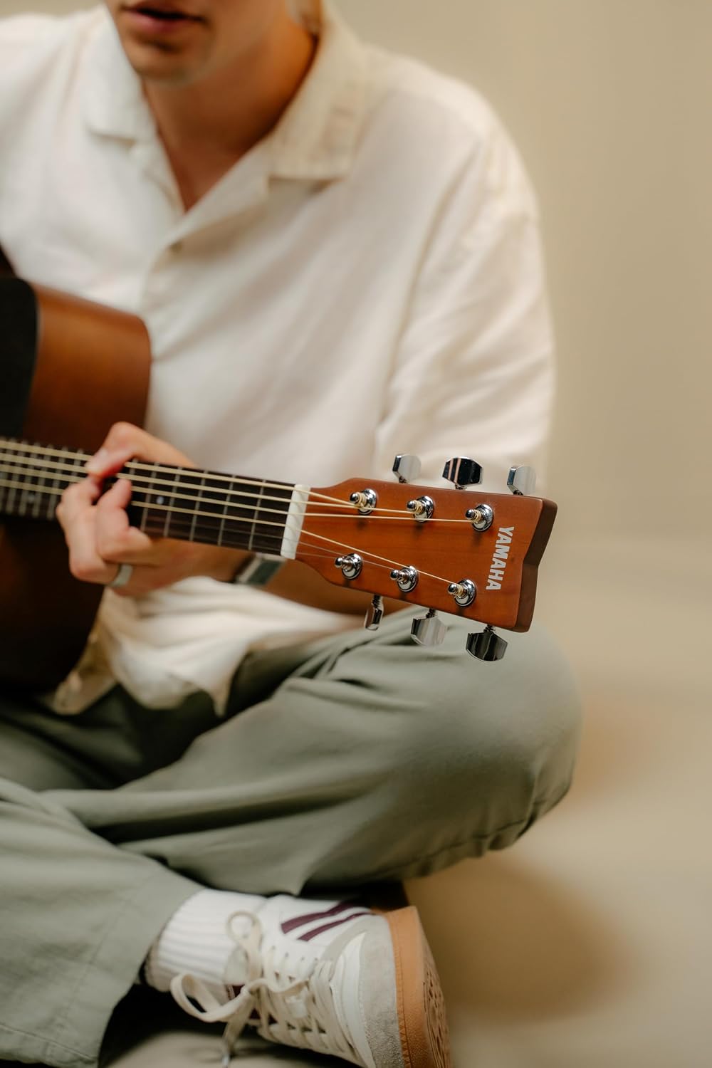 Yamaha F400 Acoustic Guitar for Beginners with Comfortable Scale Length and Spacing, Natural Satin Finish (Amazon Exclusive)