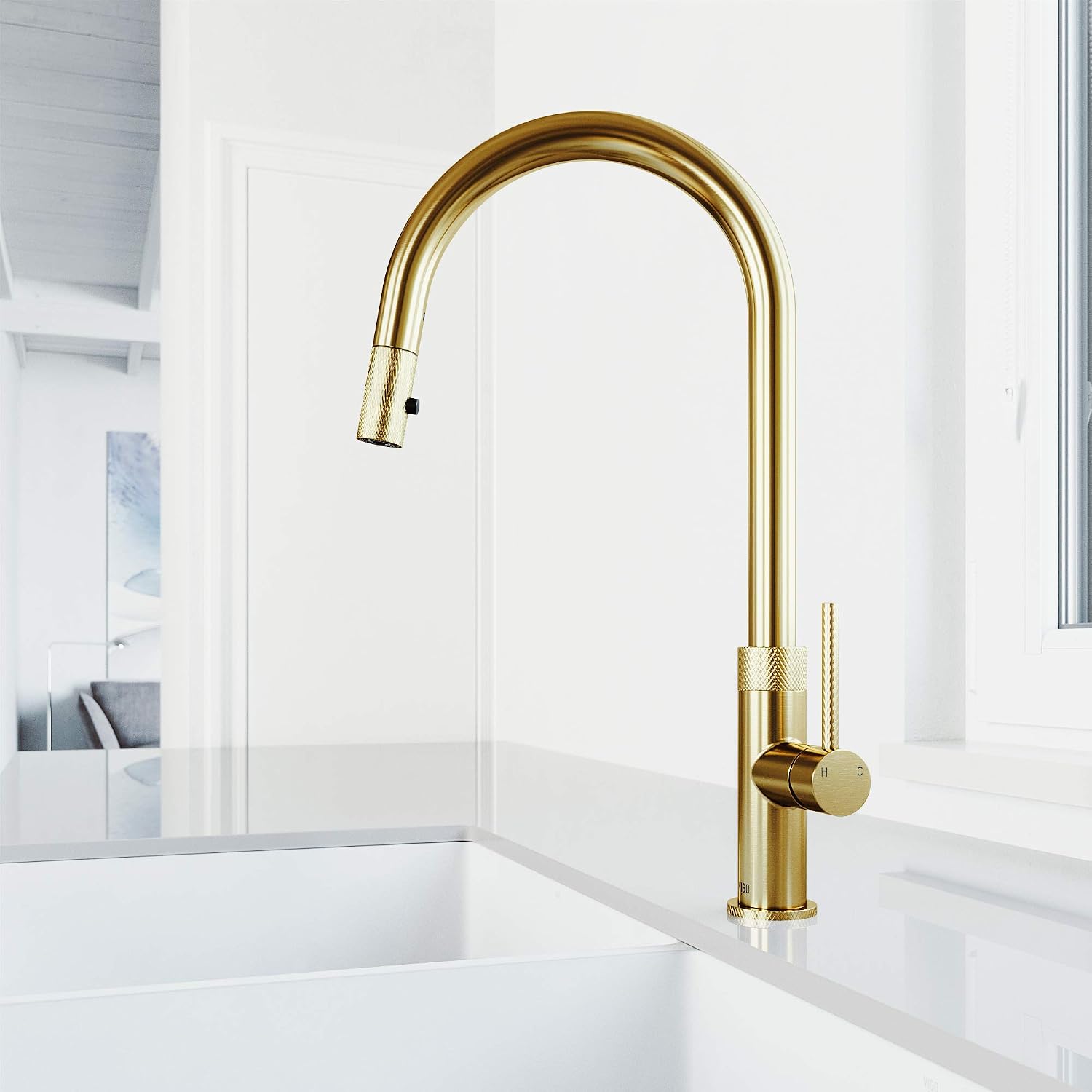 VIGO Bristol 19'' H Single Handle Pull-Down Sprayer Kitchen Faucet in Matte Brushed Gold-VG02033MG