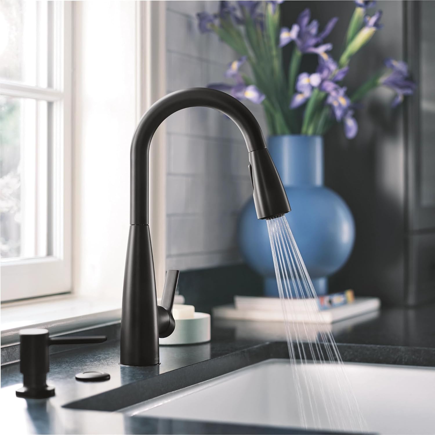 Moen Haelyn Matte Black Kitchen Faucet Featuring Pulldown Sprayer with Power Boost for a Faster Clean, Modern Kitchen Faucet, Single-Handle Easy Installation, 87627BL