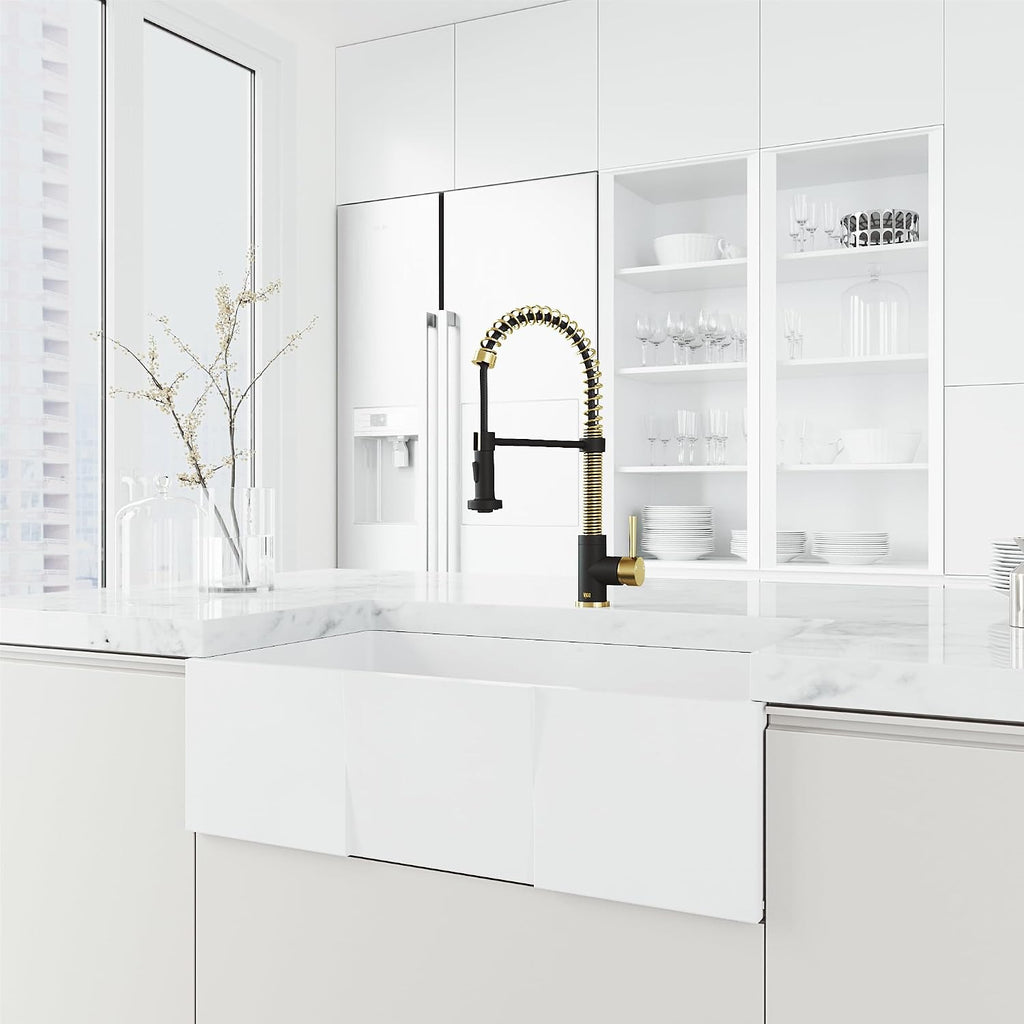 VIGO Edison 19'' H Single Handle Pull-Down Sprayer Kitchen Faucet in Matte Brushed Gold and Matte Black-VG02001MGMB
