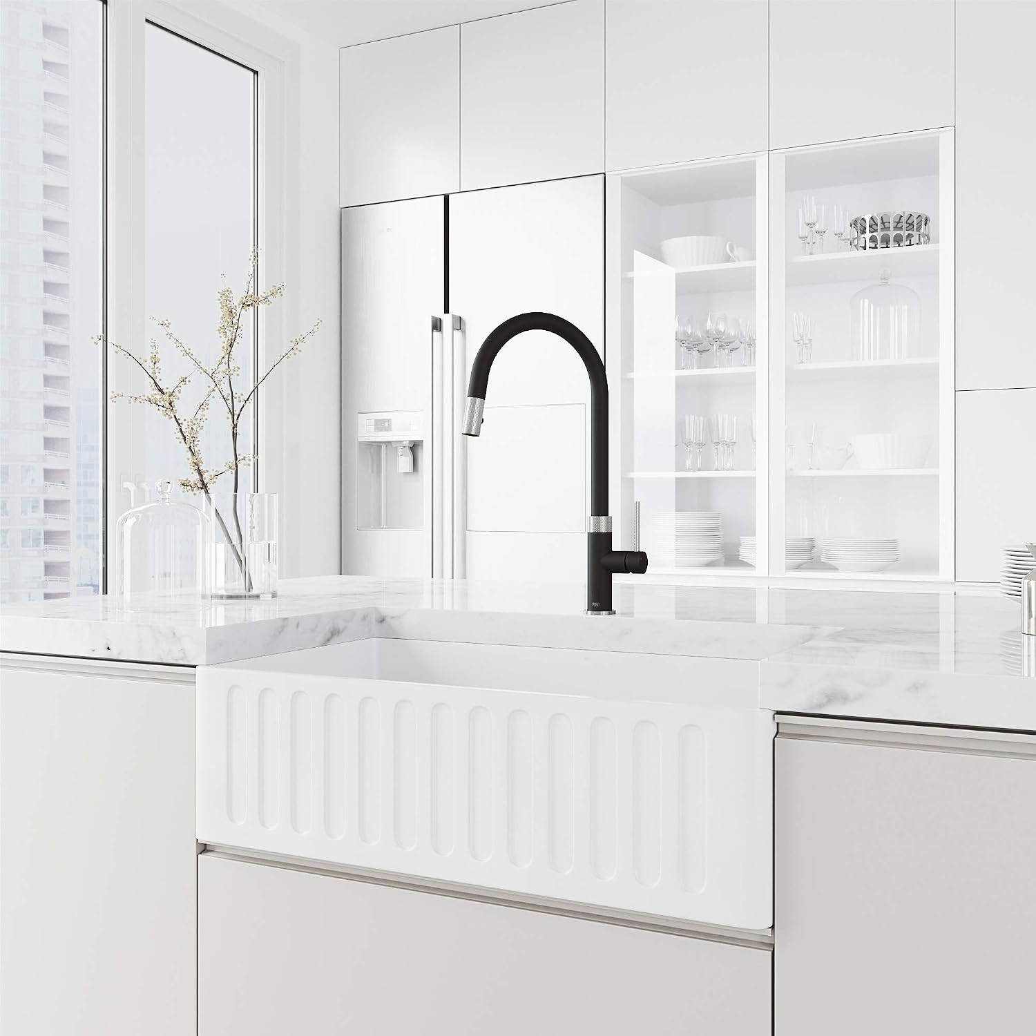VIGO Bristol 19'' H Single Handle Pull-Down Sprayer Kitchen Faucet in Stainless Steel and Matte Black-VG02033STMB