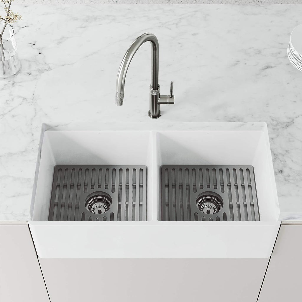 VIGO Bristol 19'' H Single Handle Pull-Down Sprayer Kitchen Faucet in Stainless Steel-VG02033ST