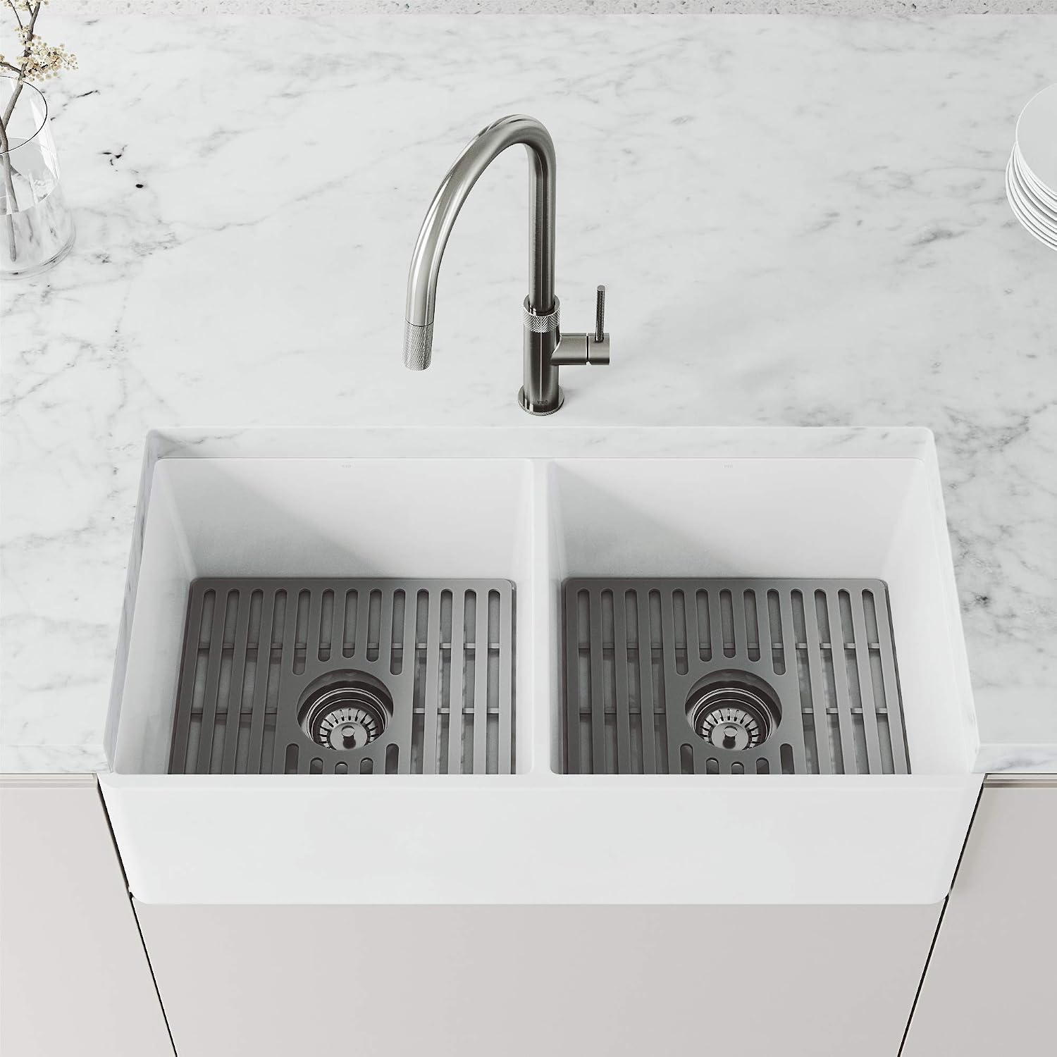 VIGO Bristol 19'' H Single Handle Pull-Down Sprayer Kitchen Faucet in Stainless Steel-VG02033ST