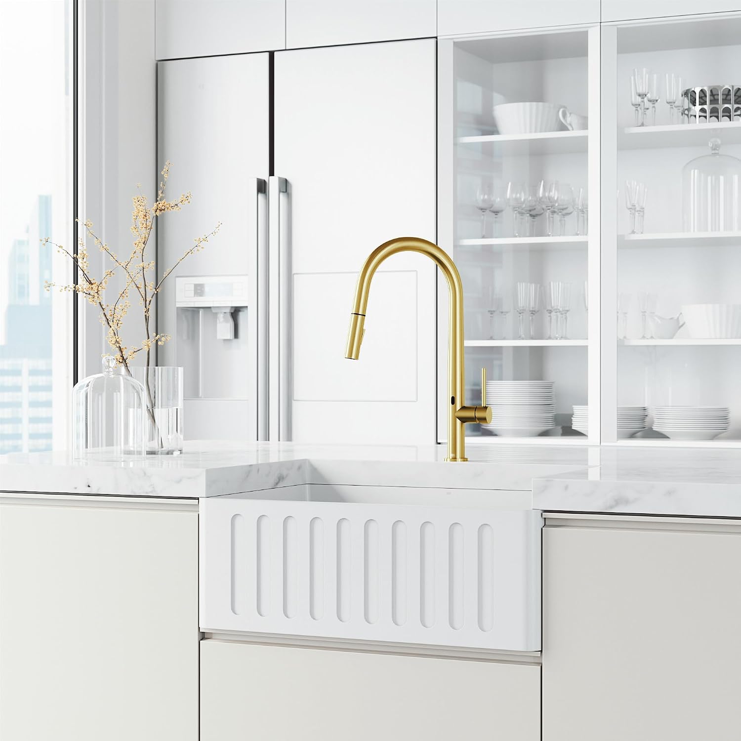 VIGO Greenwich Single-Handle Pull-Down Sprayer Kitchen Faucet with Touchless Sensor in Matte Brushed Gold VG02029MGS