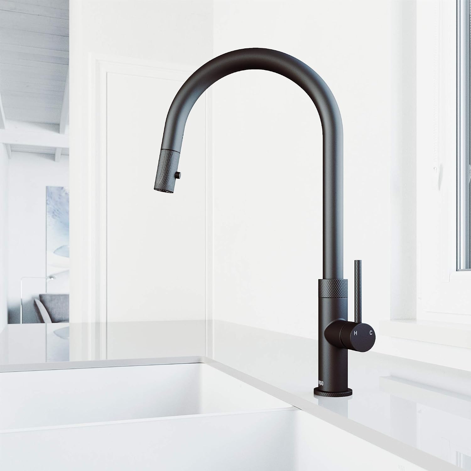VIGO Bristol 19'' H Single Handle Pull-Down Sprayer Kitchen Faucet in Matte Black-VG02033MB