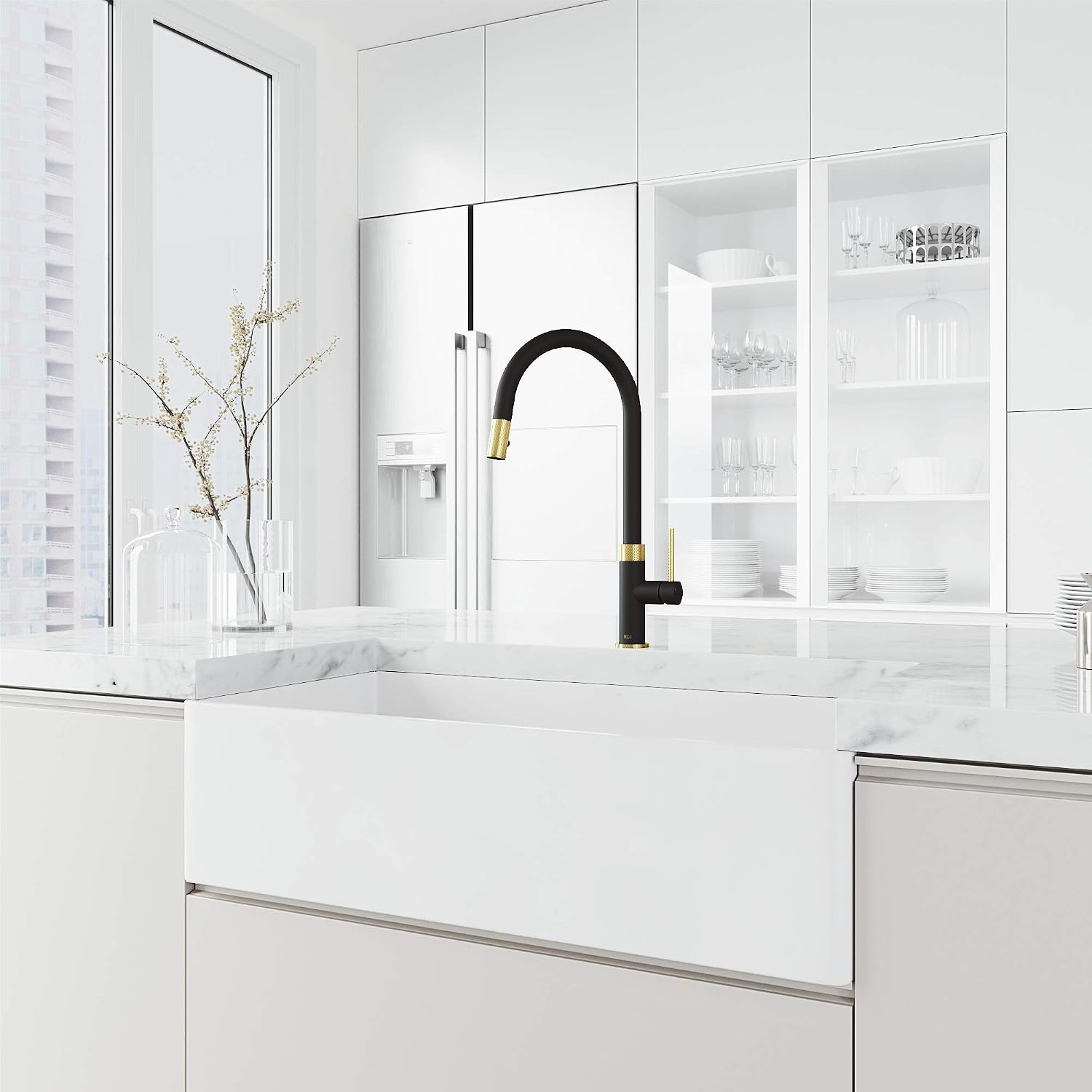 VIGO Bristol 19'' H Single Handle Pull-Down Sprayer Kitchen Faucet in Matte Brushed Gold and Matte Black-VG02033MGMB