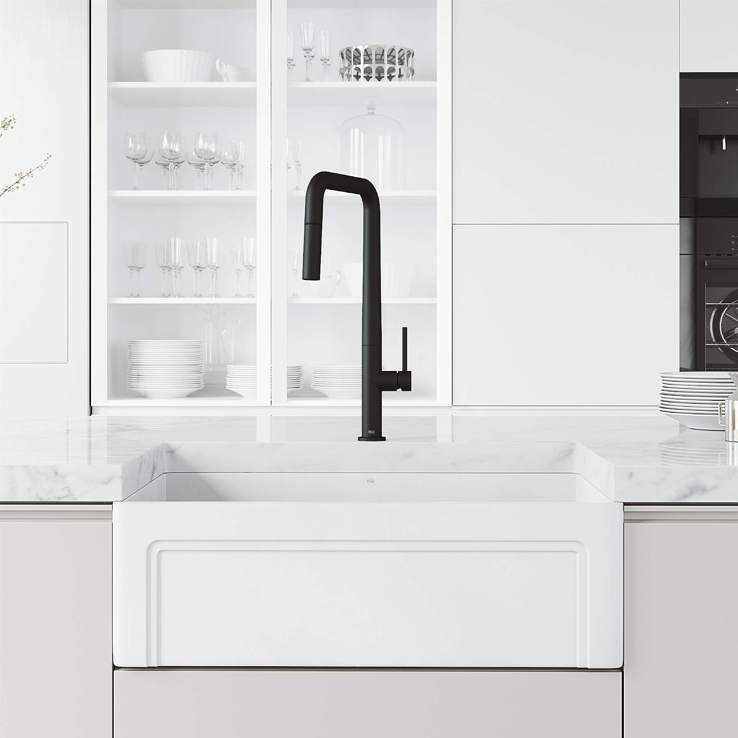 VIGO Parsons 18'' H Single Handle Pull-Down Sprayer Kitchen Faucet in Matte Black-VG02031MB