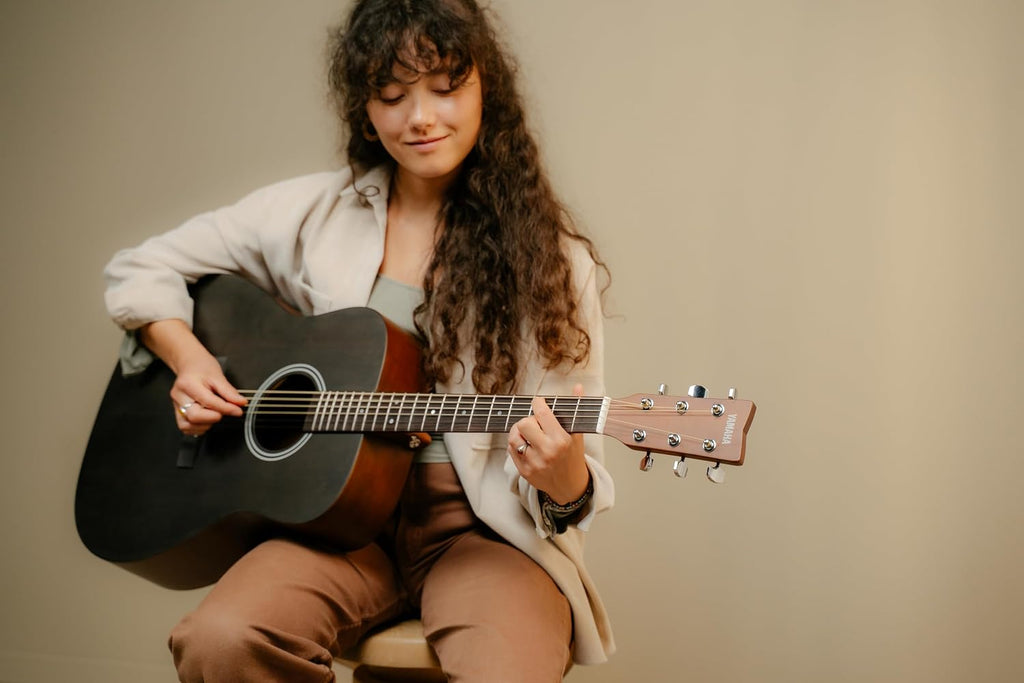 Yamaha F400 Acoustic Guitar for Beginners with Comfortable Scale Length and Spacing, Natural Satin Finish (Amazon Exclusive)