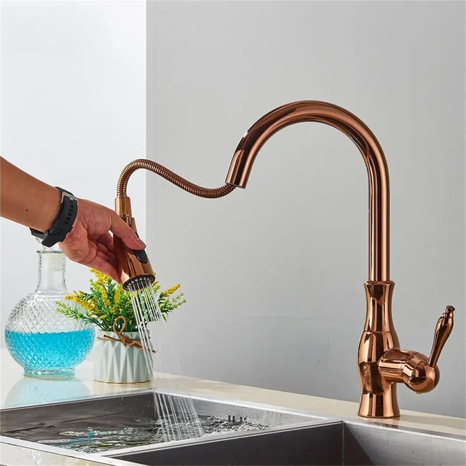 Kitchen Faucets Pull Out Kitchen Sink Mixer Tap Single Lever Hot Cold Water Mixer Tap(Rose Gold)