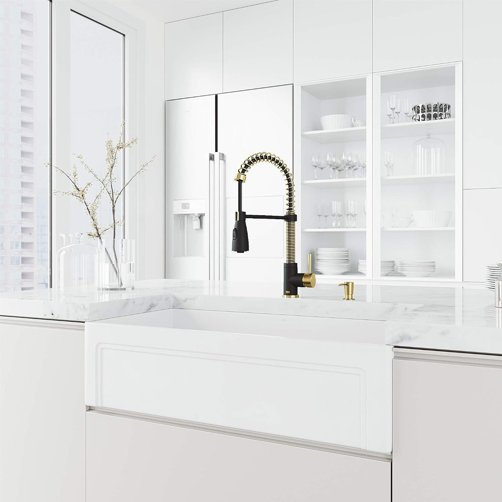 VIGO Brant 19'' H Single Handle Pull-Down Sprayer Kitchen Faucet in Matte Brushed Gold and Matte Black-VG02003MGMB