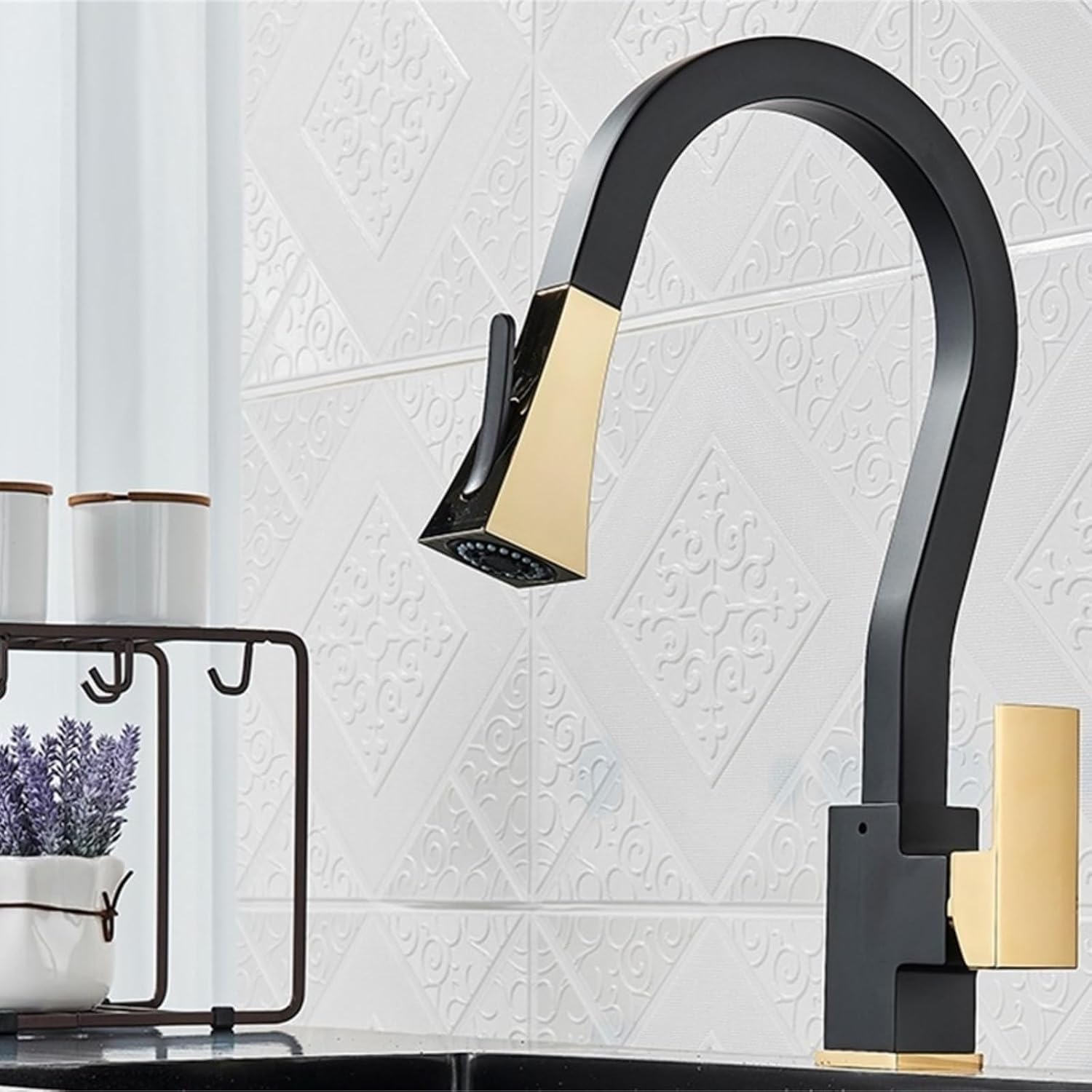 Kitchen Pull-Out Faucets Sink Mixer Two Function Single Handle Hot and Cold Water Crane Deck Mounted(Black Gold)