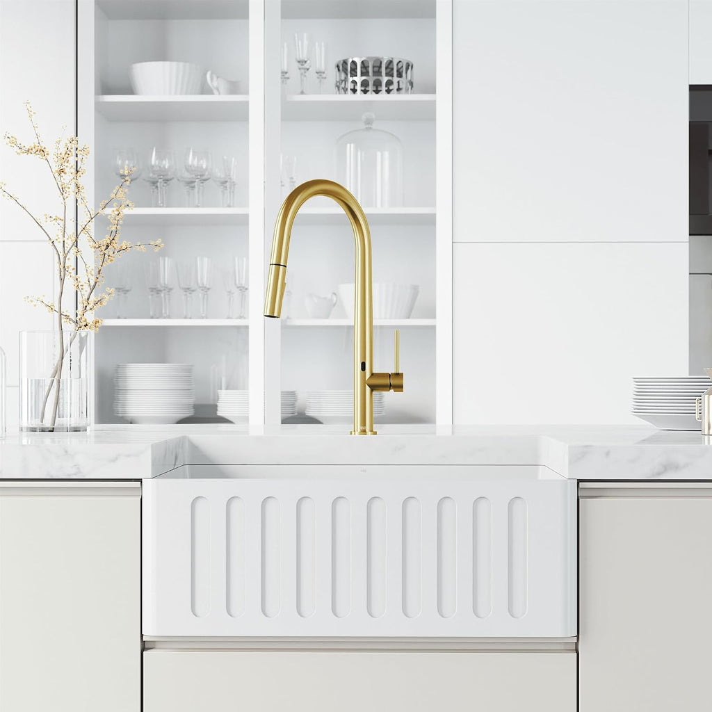 VIGO Greenwich Single-Handle Pull-Down Sprayer Kitchen Faucet with Touchless Sensor in Matte Brushed Gold VG02029MGS