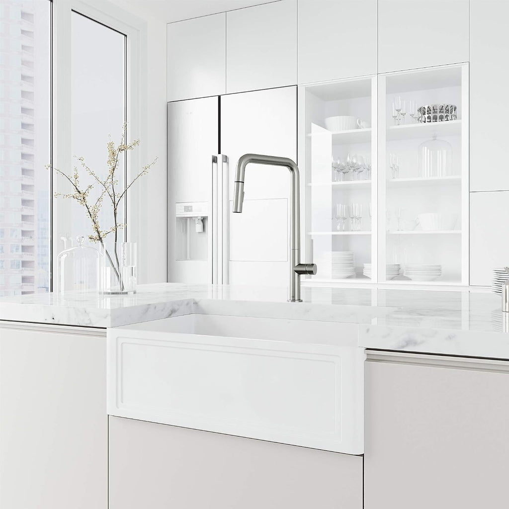 VIGO Parsons 18'' H Single Handle Pull-Down Sprayer Kitchen Faucet in Stainless Steel-VG02031ST