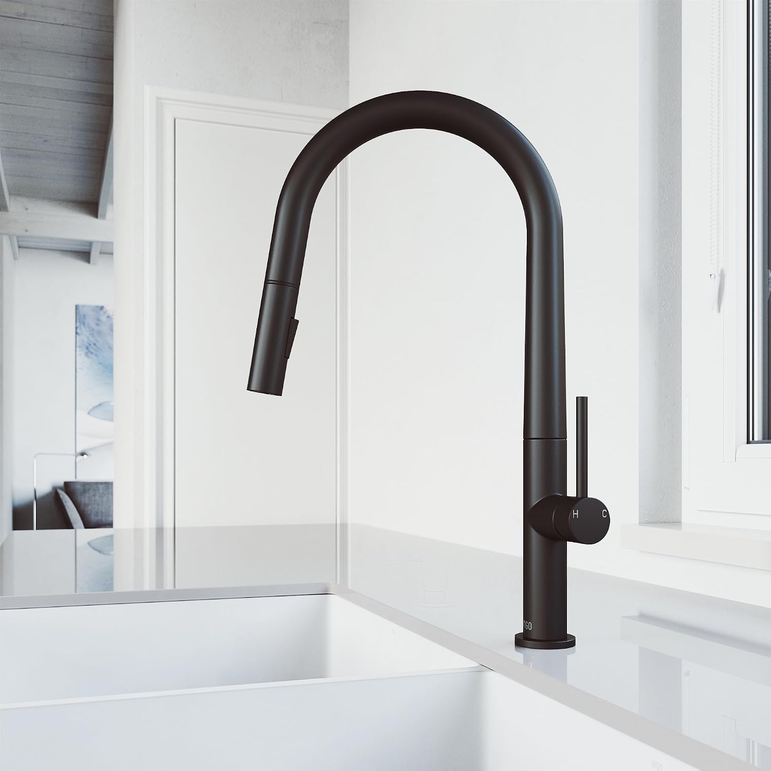 VIGO Greenwich 18'' H Single Handle Pull-Down Sprayer Kitchen Faucet in Matte Black-VG02029MB