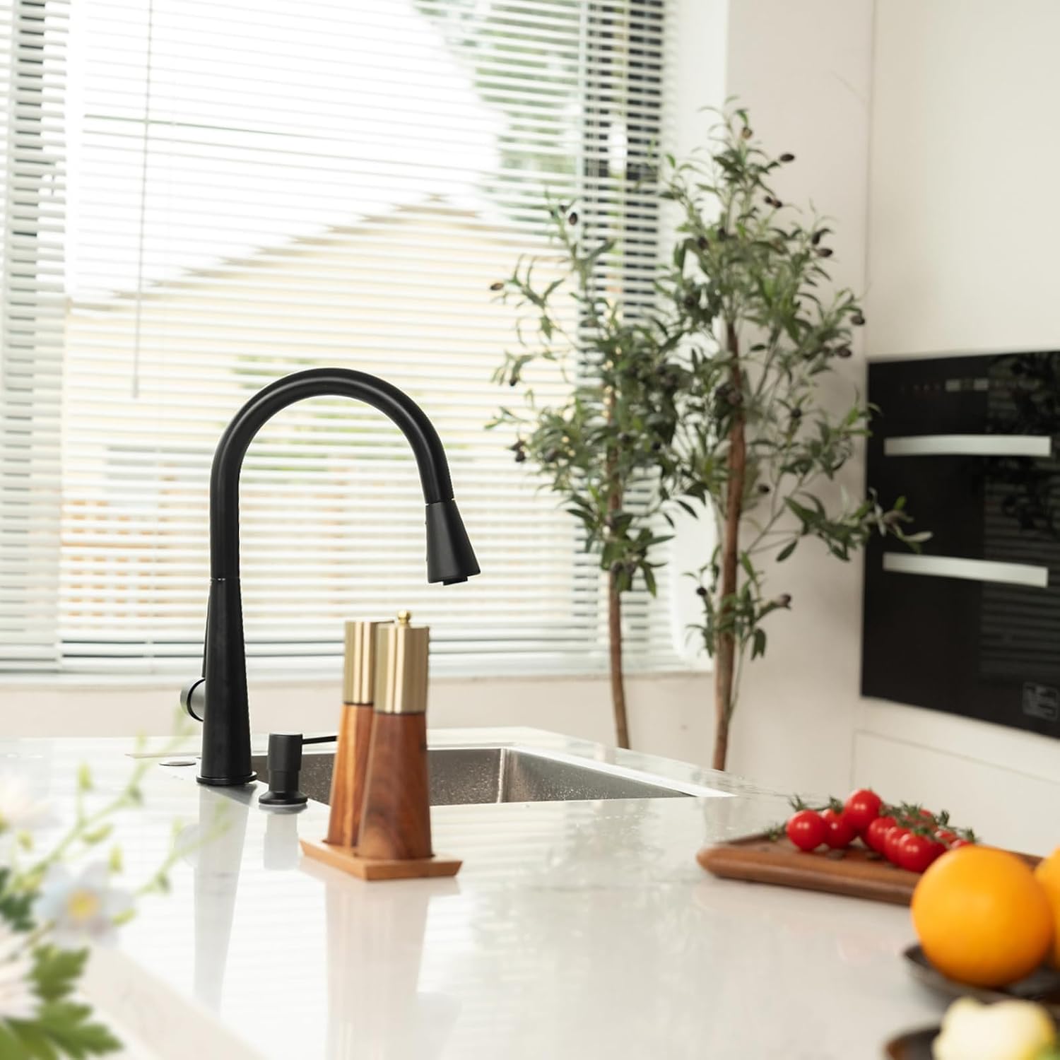 Matte Black Kitchen Faucet with Pull Down Sprayer, Lava Odoro Single Handle Kitchen Sink Faucet, Black Single Hole Kitchen Faucet with Magnetic Docking Spray Head and Deck Plate, KF321-MB