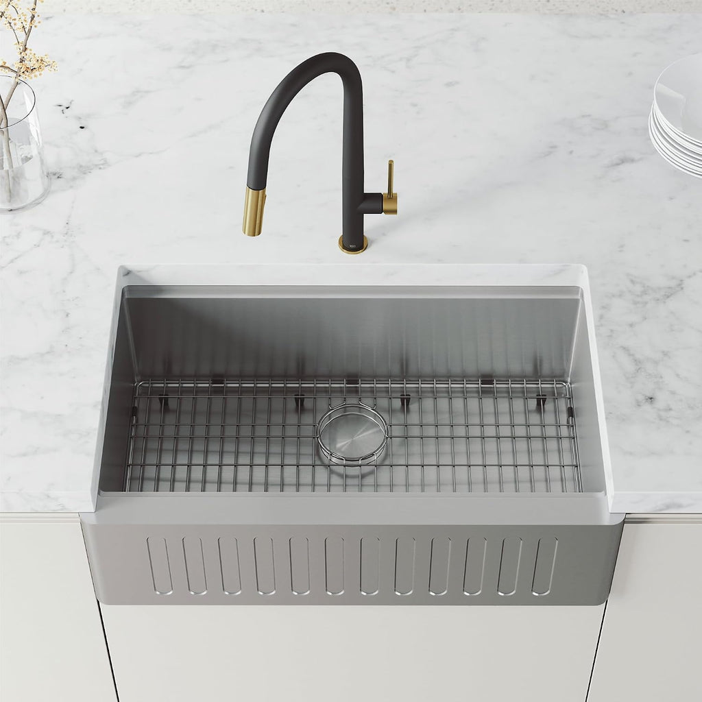 VIGO Greenwich 18'' H Single Handle Pull-Down Sprayer Kitchen Faucet in Matte Black and Matte Brushed Gold-VG02029MBMGB