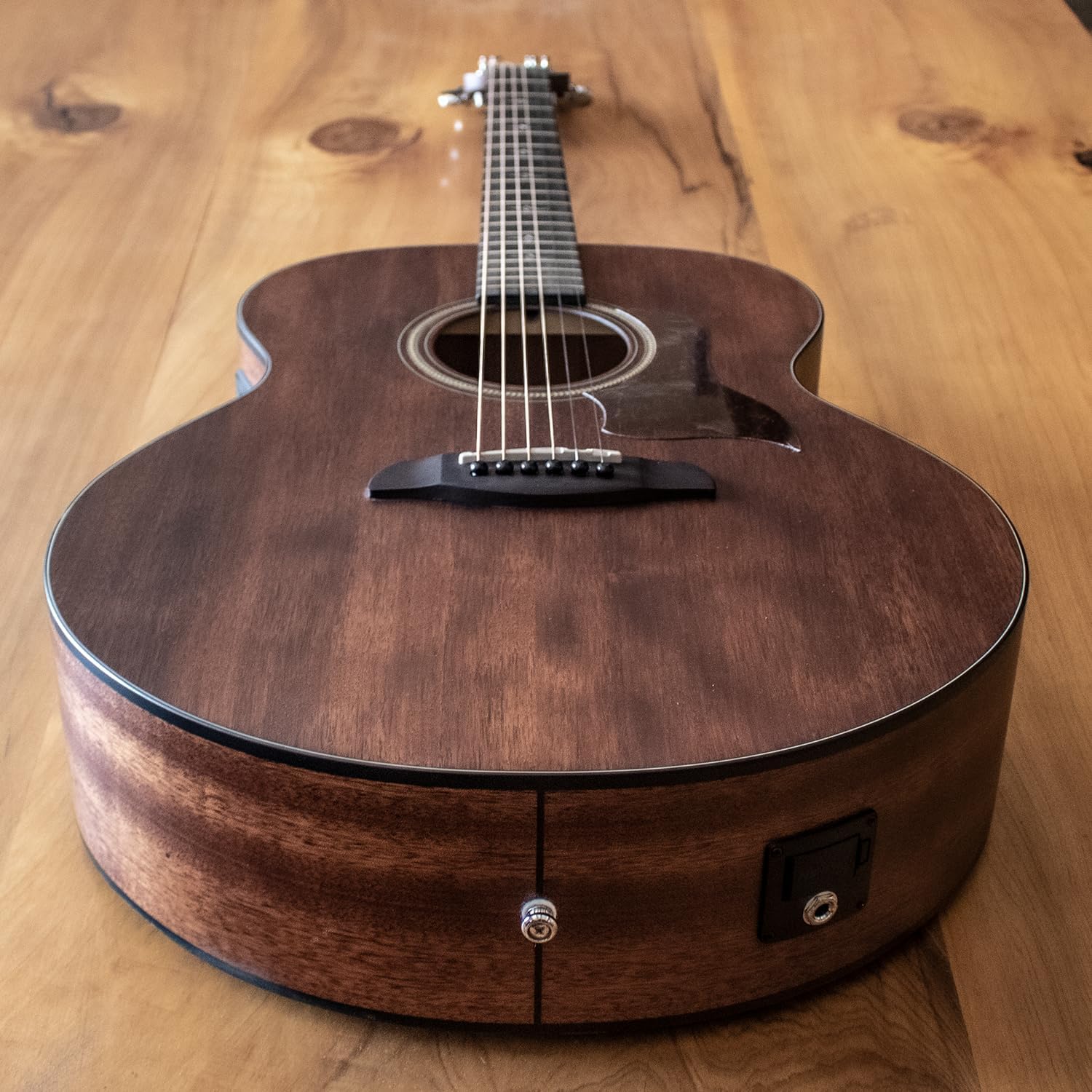Sawtooth Mahogany Series Solid Mahogany Top Acoustic-Electric Jumbo Guitar Right-Handed