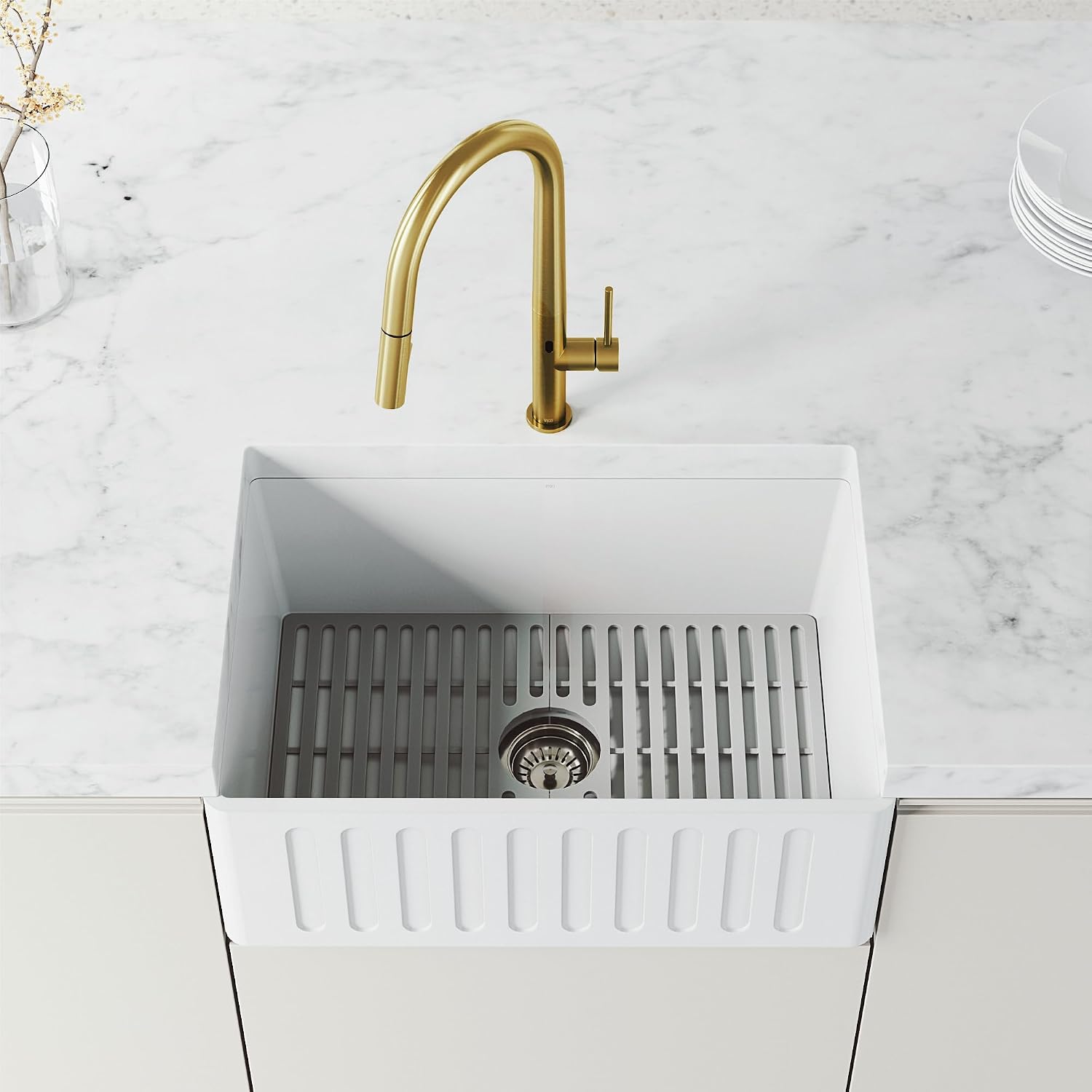 VIGO Greenwich Single-Handle Pull-Down Sprayer Kitchen Faucet with Touchless Sensor in Matte Brushed Gold VG02029MGS