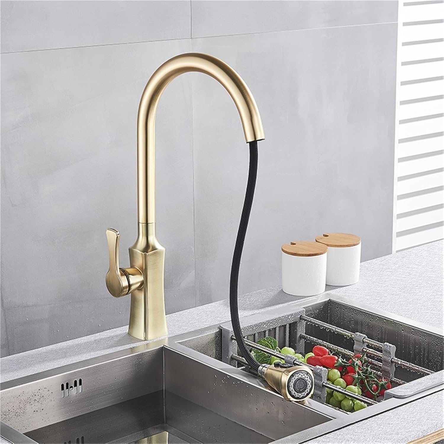Kitchen Faucet Hot and Cold Water Mixer Faucet Kitchen Pull Out Mixer Crane 2 Function Spout Brass Water Mixer(Black)