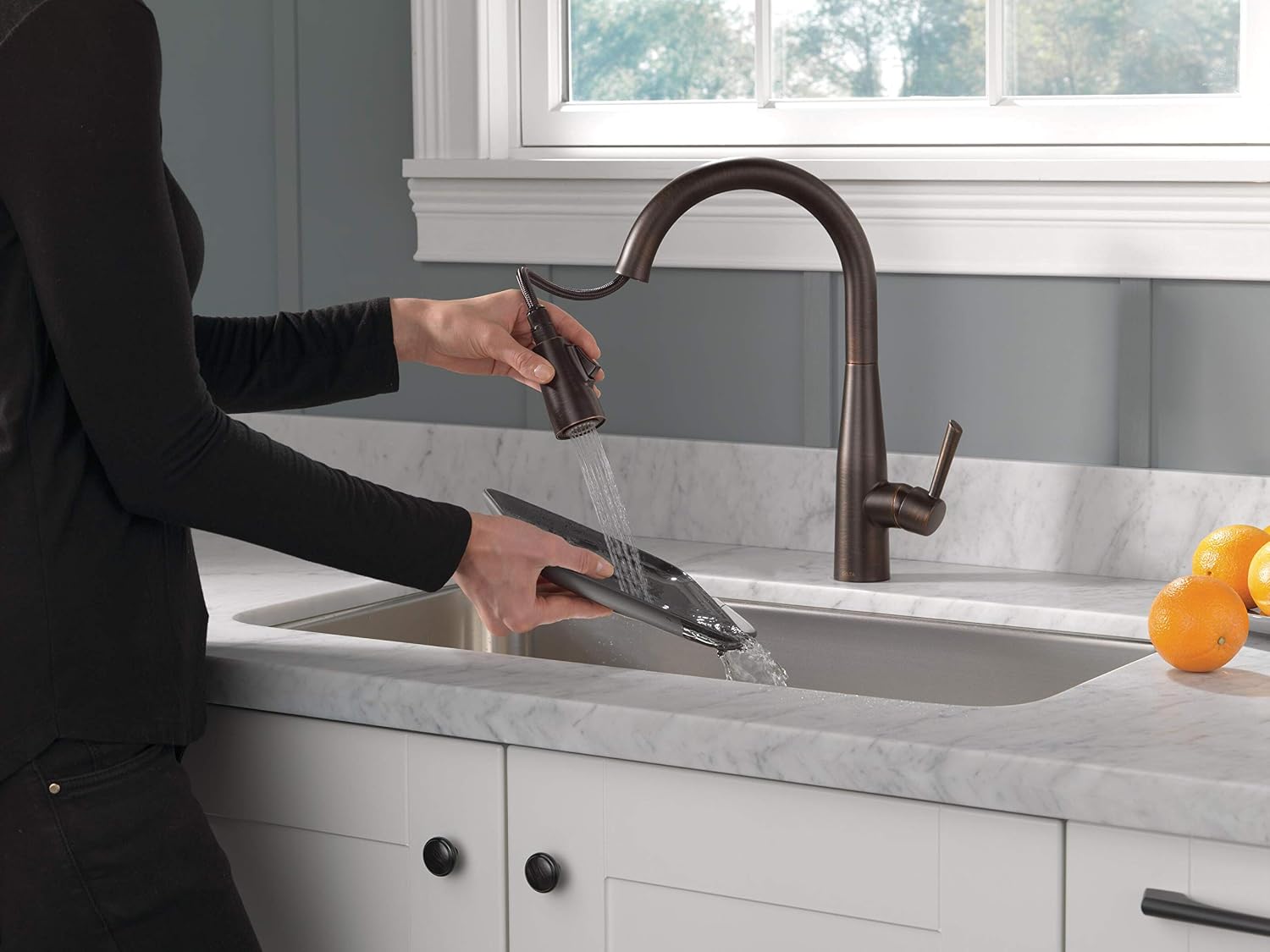 Delta Essa Oil Rubbed Bronze Kitchen Faucet with Pull Down Sprayer, Modern Single Hole Kitchen Sink Faucet, Single Handle, Venetian Bronze 9113-RB-DST