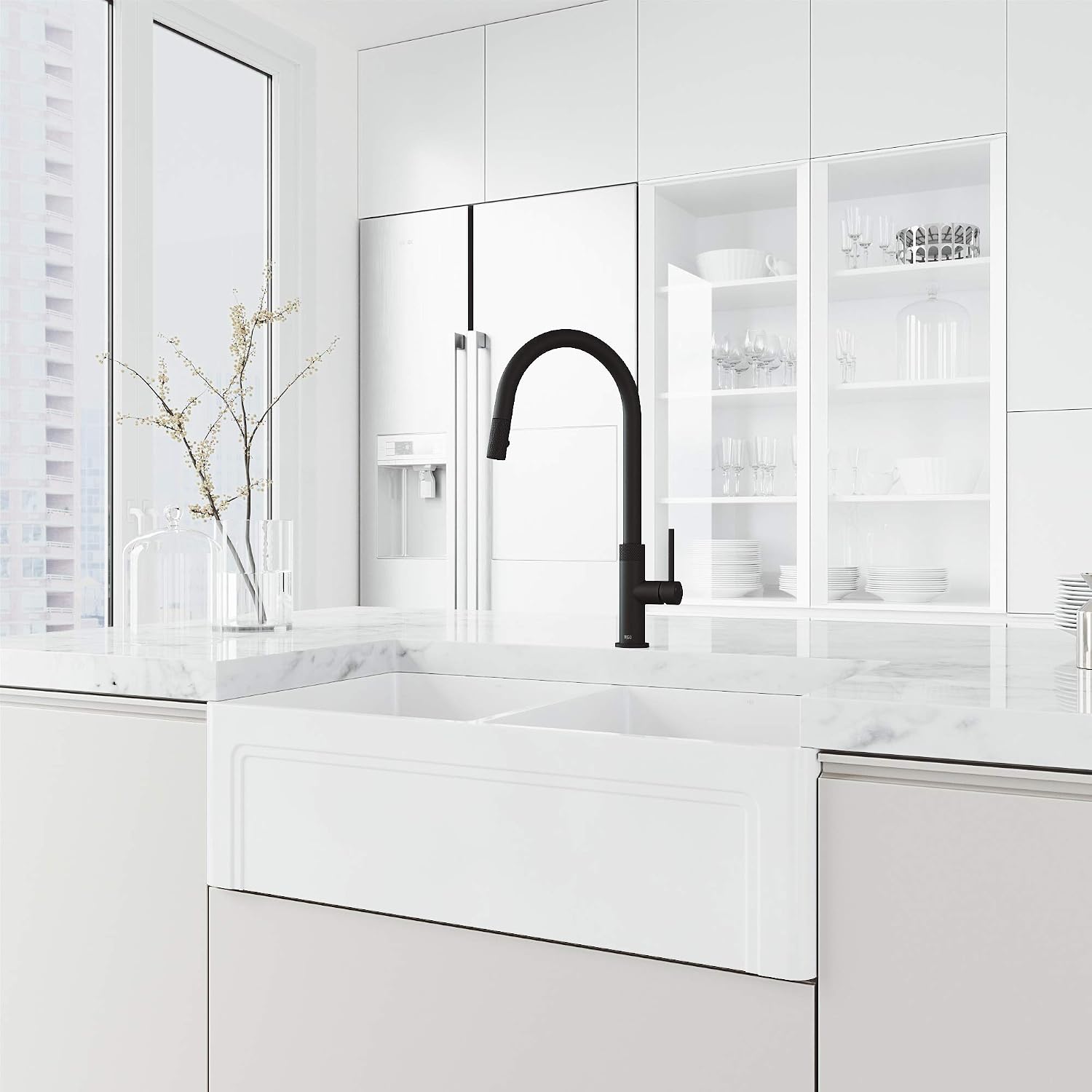 VIGO Bristol 19'' H Single Handle Pull-Down Sprayer Kitchen Faucet in Matte Black-VG02033MB