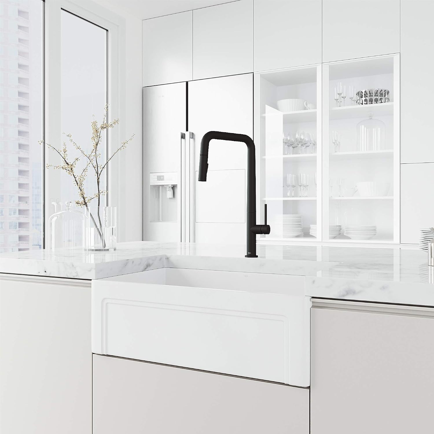 VIGO Parsons 18'' H Single Handle Pull-Down Sprayer Kitchen Faucet in Matte Black-VG02031MB