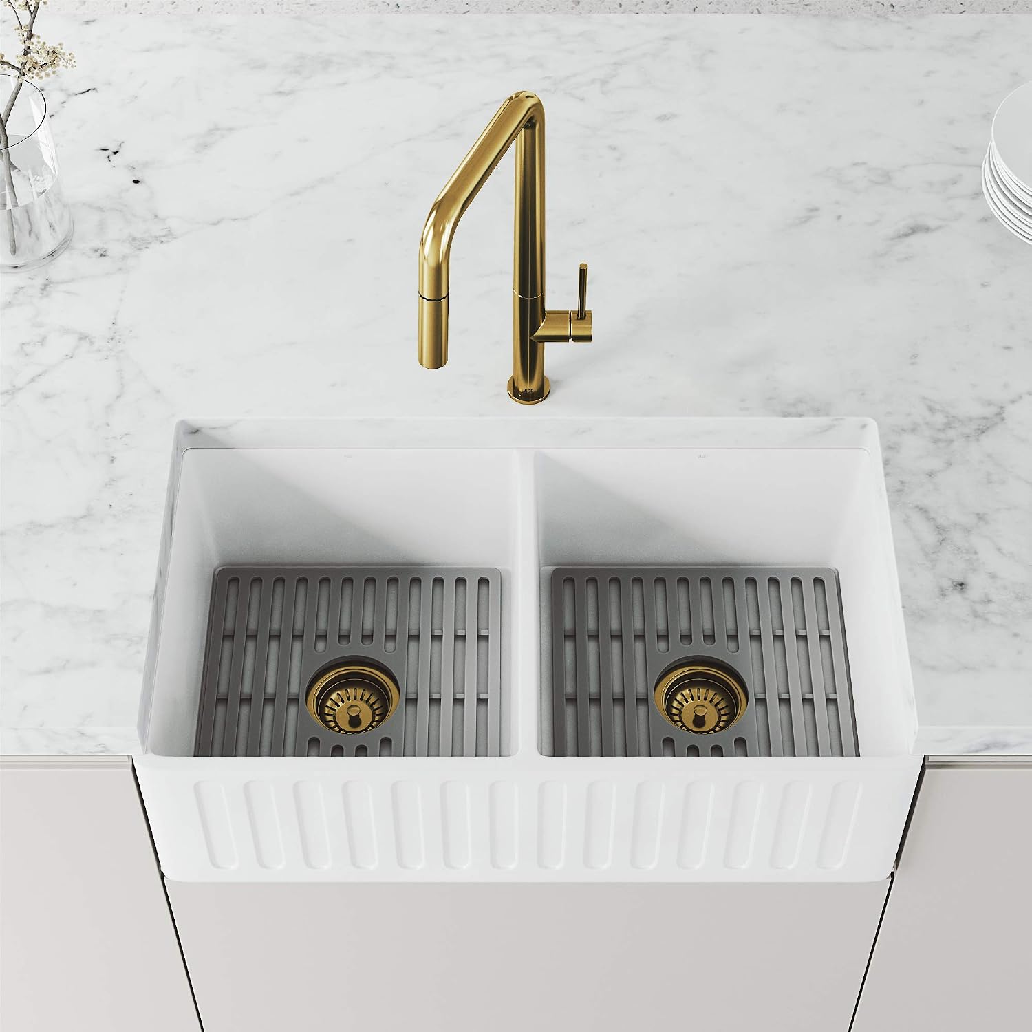 VIGO Parsons 18'' H Single Handle Pull-Down Sprayer Kitchen Faucet in Matte Brushed Gold-VG02031MG