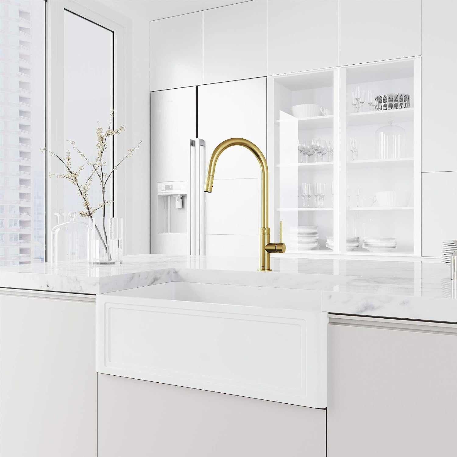 VIGO Bristol 19'' H Single Handle Pull-Down Sprayer Kitchen Faucet in Matte Brushed Gold-VG02033MG