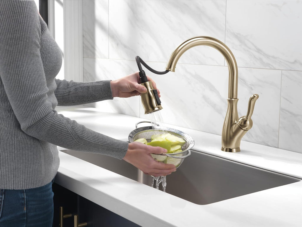 Delta Faucet Leland Pull Down Kitchen Faucet Gold, Gold Kitchen Faucets with Pull Down Sprayer, Faucet for Kitchen Sink with Magnetic Docking Spray Head, Champagne Bronze 9178-CZ-DST