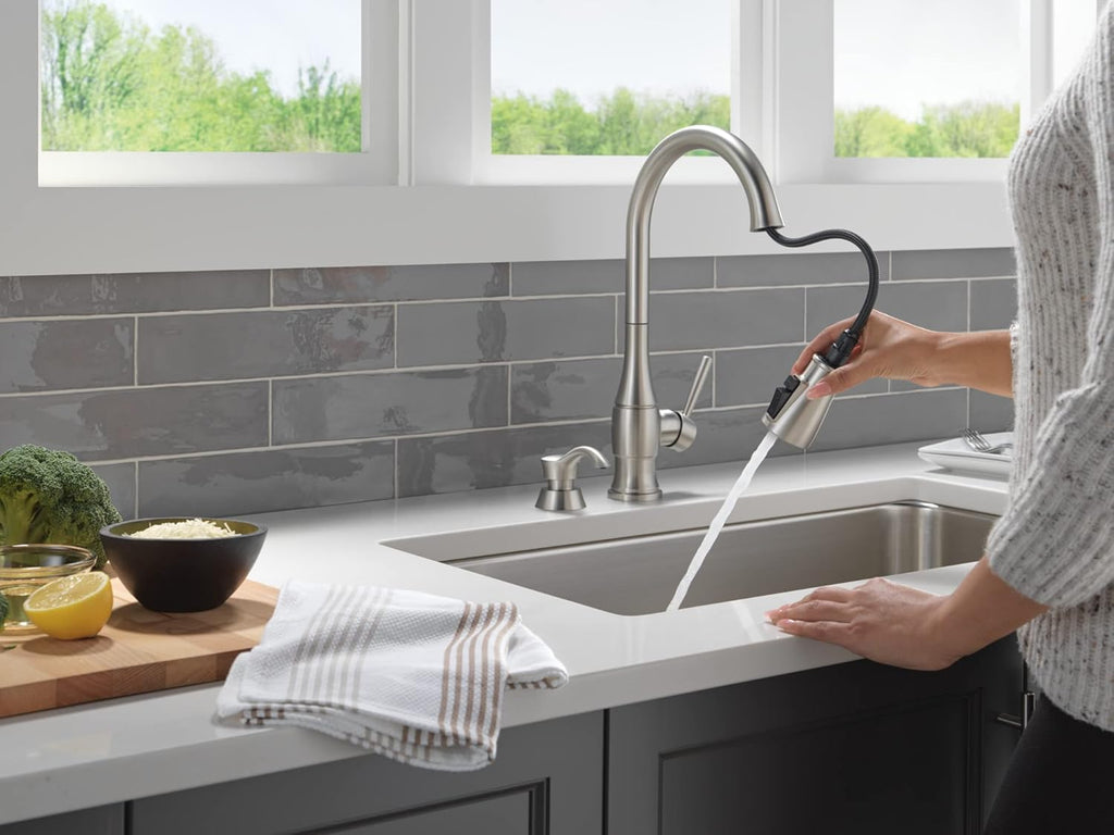 Delta Hazelwood Brushed Nickel Kitchen Faucet with Pull Down Sprayer and Soap Dispenser, Modern Single Hole Kitchen Sink Faucet, Single Handle, Spotshield Stainless 19831Z-SPSD-DST
