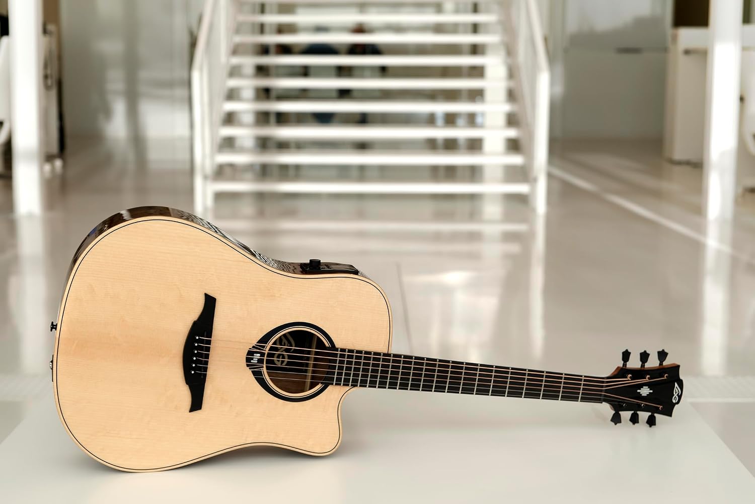 LAG Guitars HyVibe 30 Dreadnought Cutaway Gloss HV30DCE