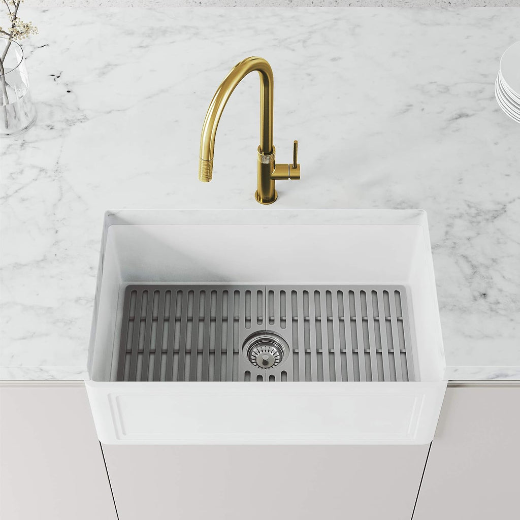 VIGO Bristol 19'' H Single Handle Pull-Down Sprayer Kitchen Faucet in Matte Brushed Gold-VG02033MG
