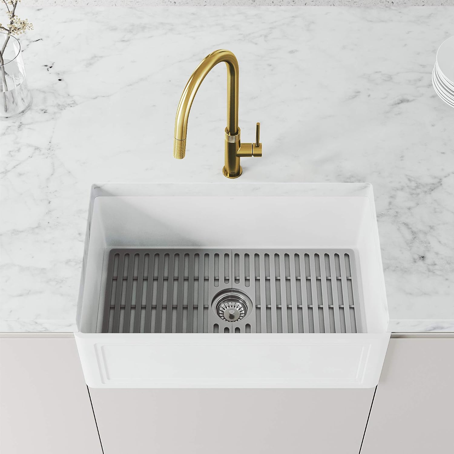 VIGO Bristol 19'' H Single Handle Pull-Down Sprayer Kitchen Faucet in Matte Brushed Gold-VG02033MG