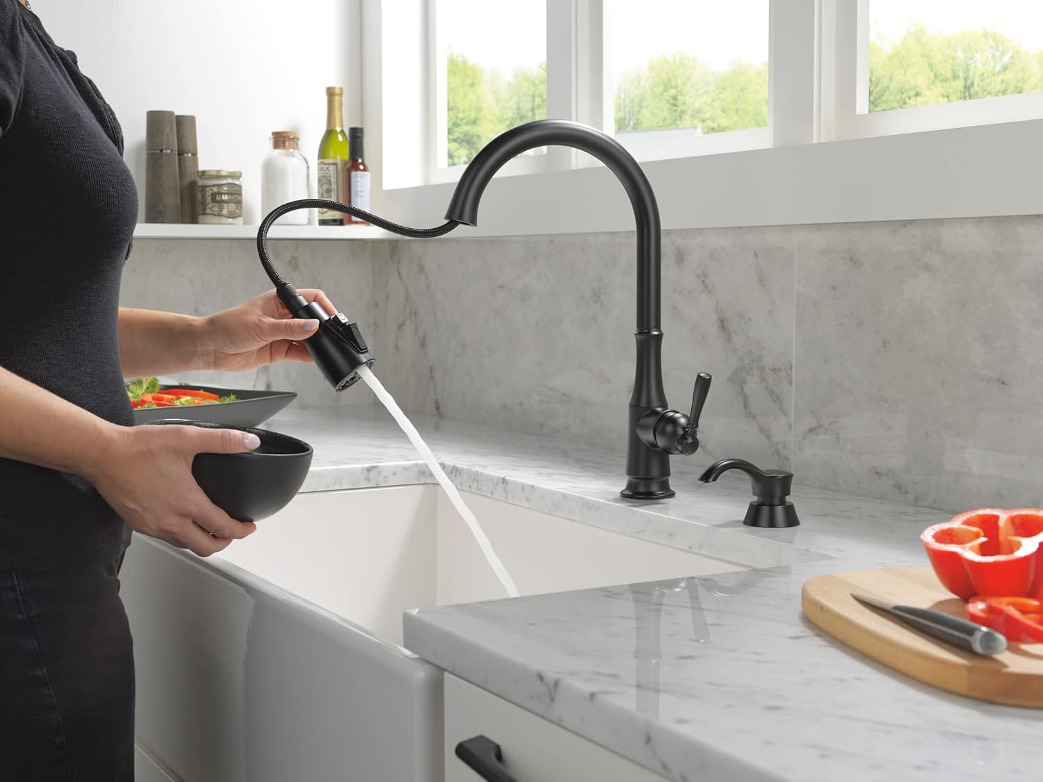 Delta Capertee Matte Black Kitchen Faucet with Pull Down Sprayer and Soap Dispenser, Modern Single Hole Kitchen Sink Faucet, Single Handle, Matte Black 19877Z-BLSD-DST