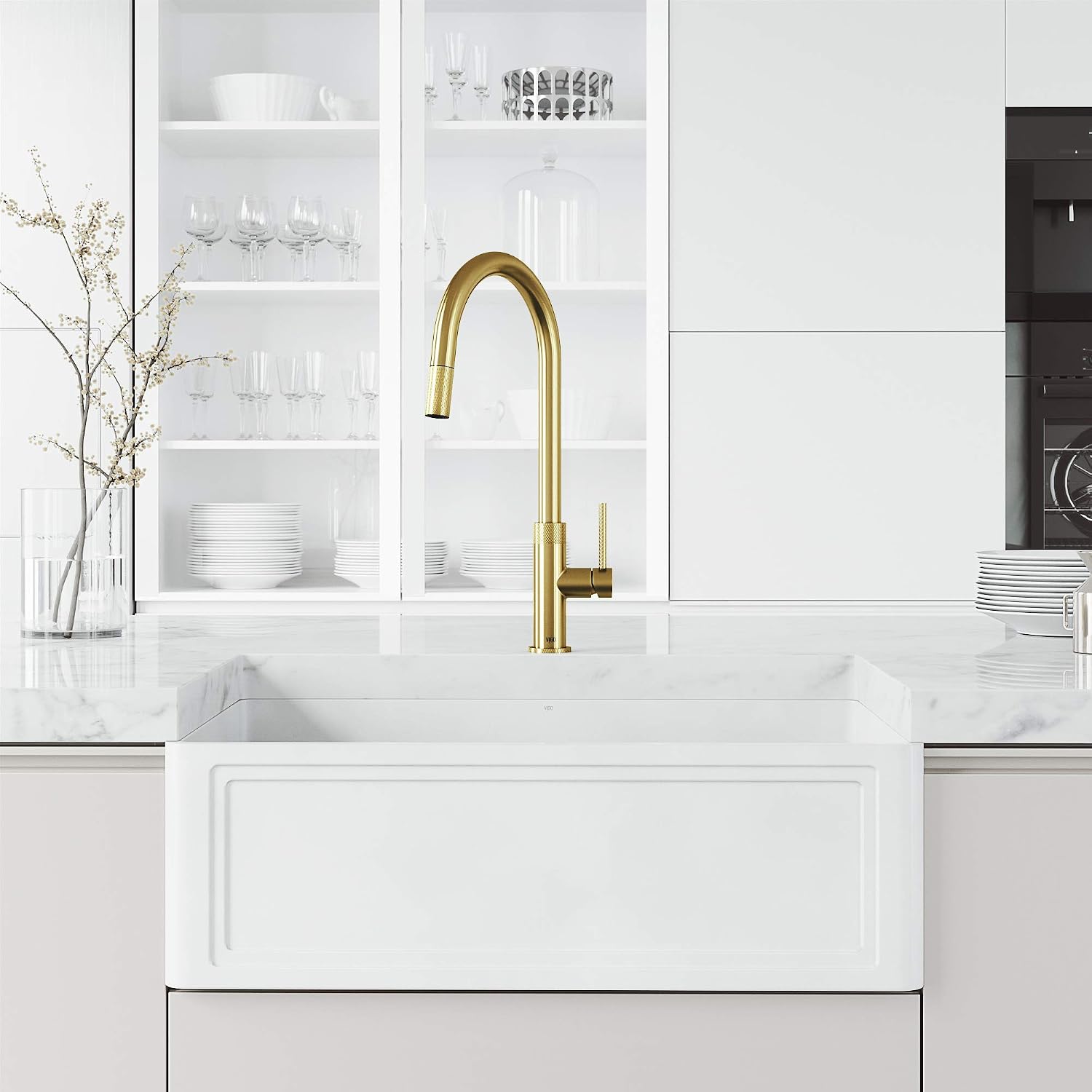 VIGO Bristol 19'' H Single Handle Pull-Down Sprayer Kitchen Faucet in Matte Brushed Gold-VG02033MG