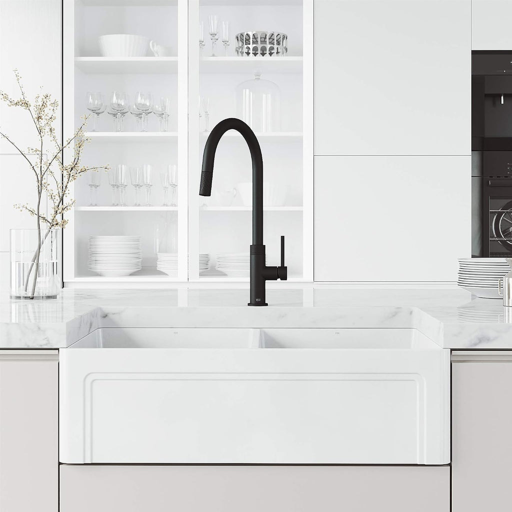 VIGO Bristol 19'' H Single Handle Pull-Down Sprayer Kitchen Faucet in Matte Black-VG02033MB