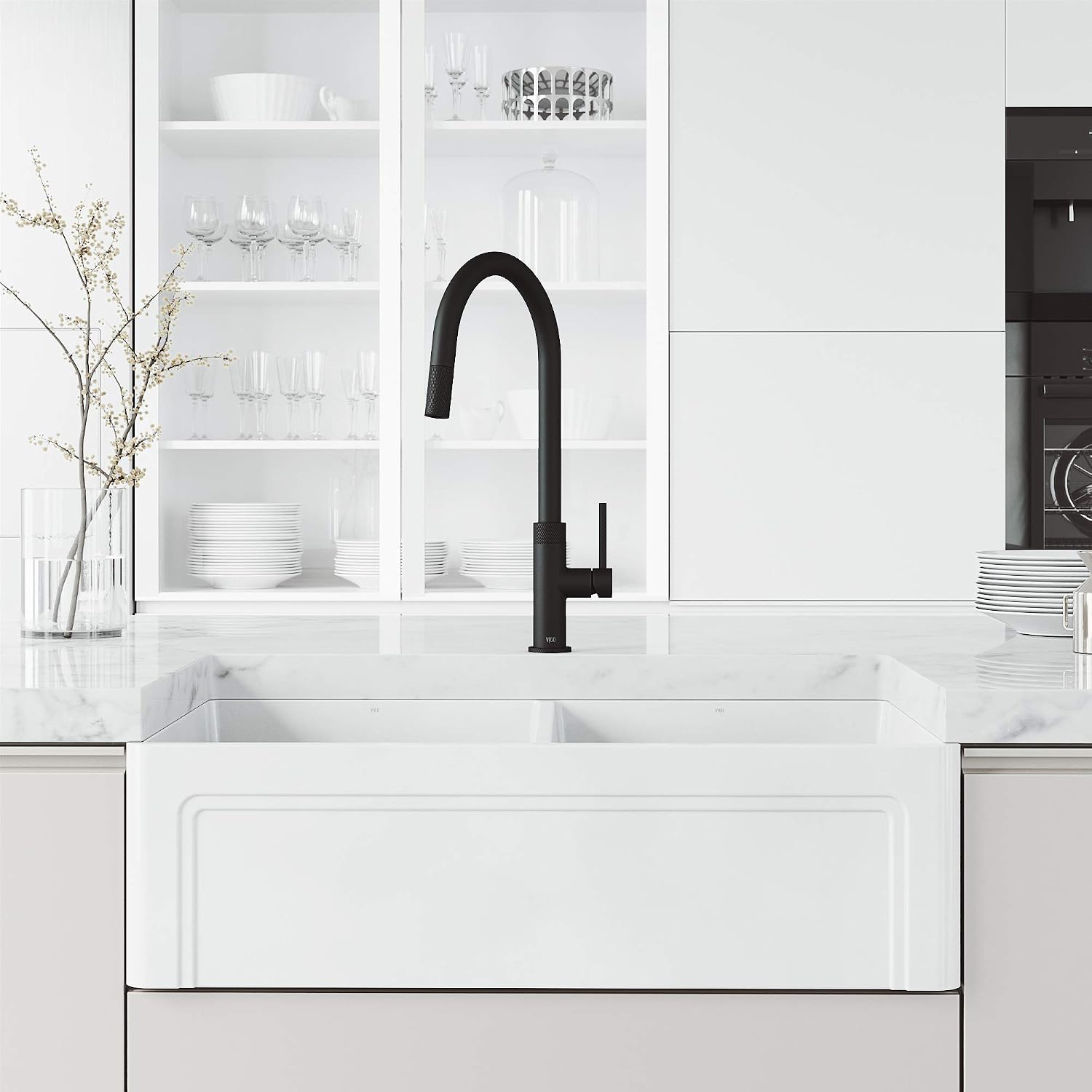 VIGO Bristol 19'' H Single Handle Pull-Down Sprayer Kitchen Faucet in Matte Black-VG02033MB