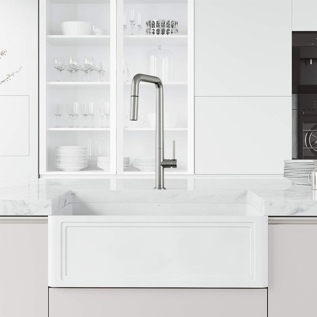 VIGO Parsons 18'' H Single Handle Pull-Down Sprayer Kitchen Faucet in Stainless Steel-VG02031ST