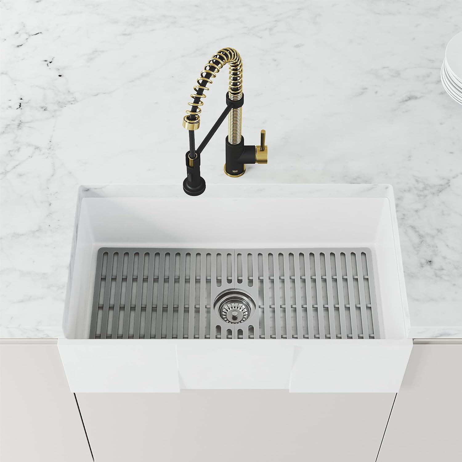 VIGO Edison 19'' H Single Handle Pull-Down Sprayer Kitchen Faucet in Matte Brushed Gold and Matte Black-VG02001MGMB