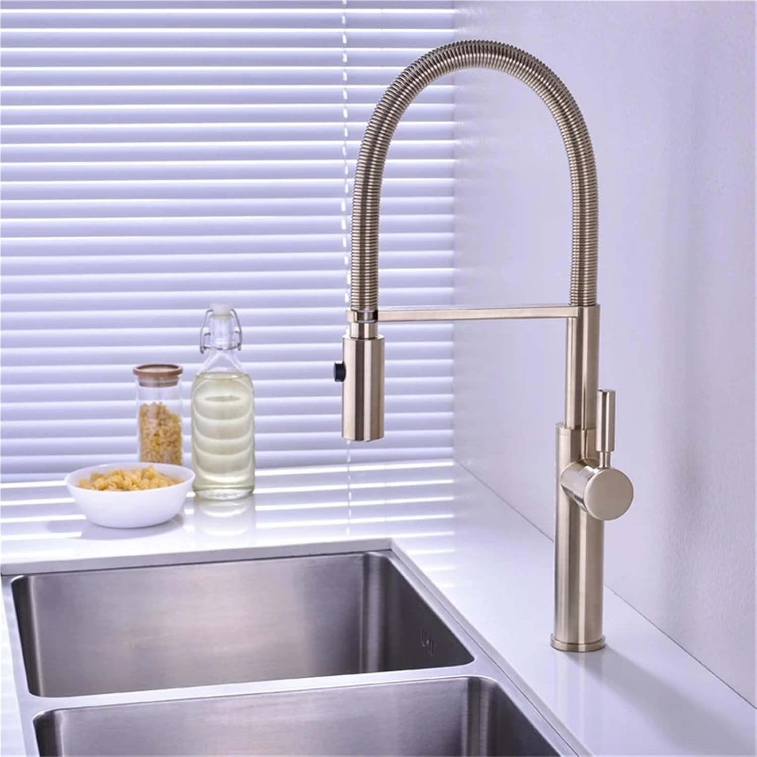 Kitchen Faucets Kitchen Sink Single Lever Pull Out Spring Spout Mixers Tap Hot Cold Water Crane(Black)