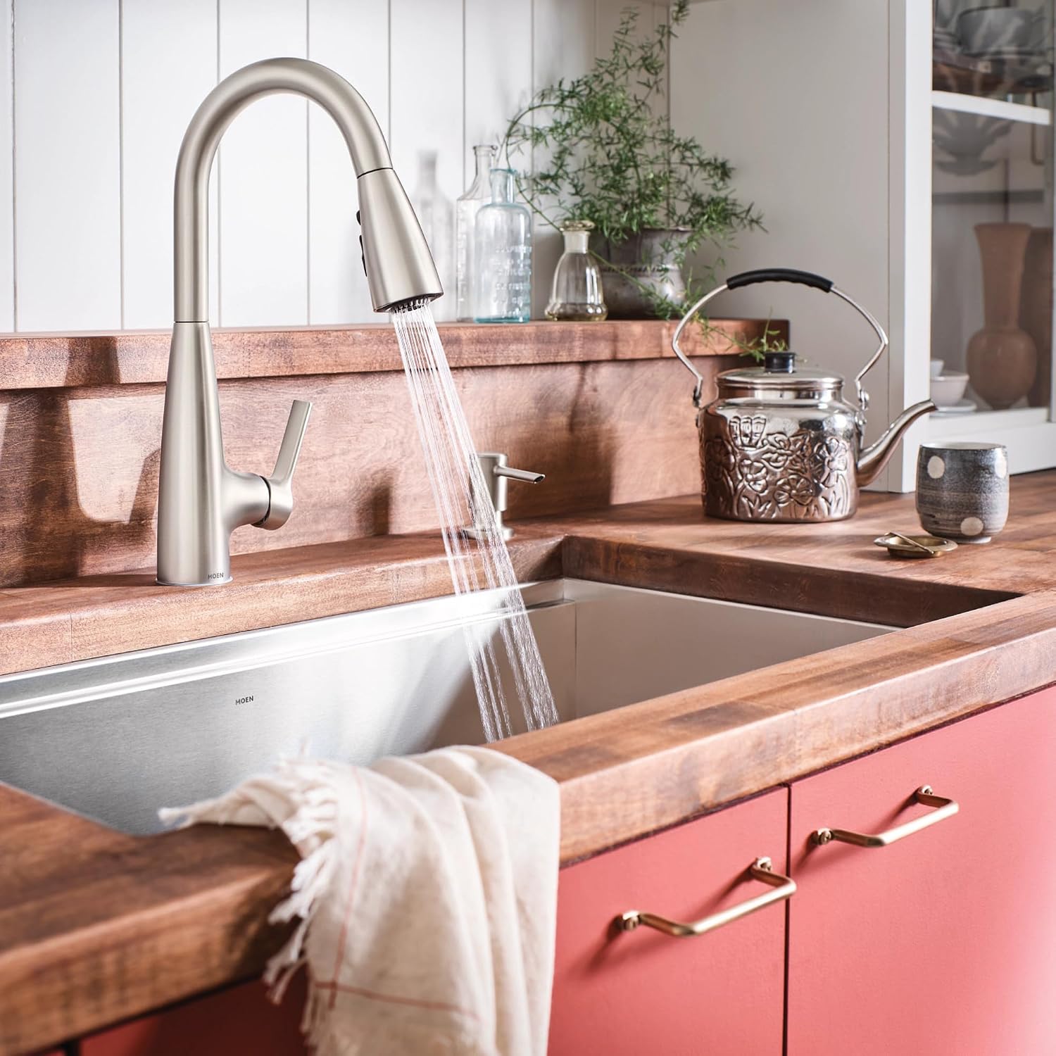 Moen Haelyn Spot Resist Stainless Single-Handle Pull-Down Sprayer Kitchen Faucet Featuring Power Boost for a Faster Clean, Soap Dispenser Included, 87627SRS