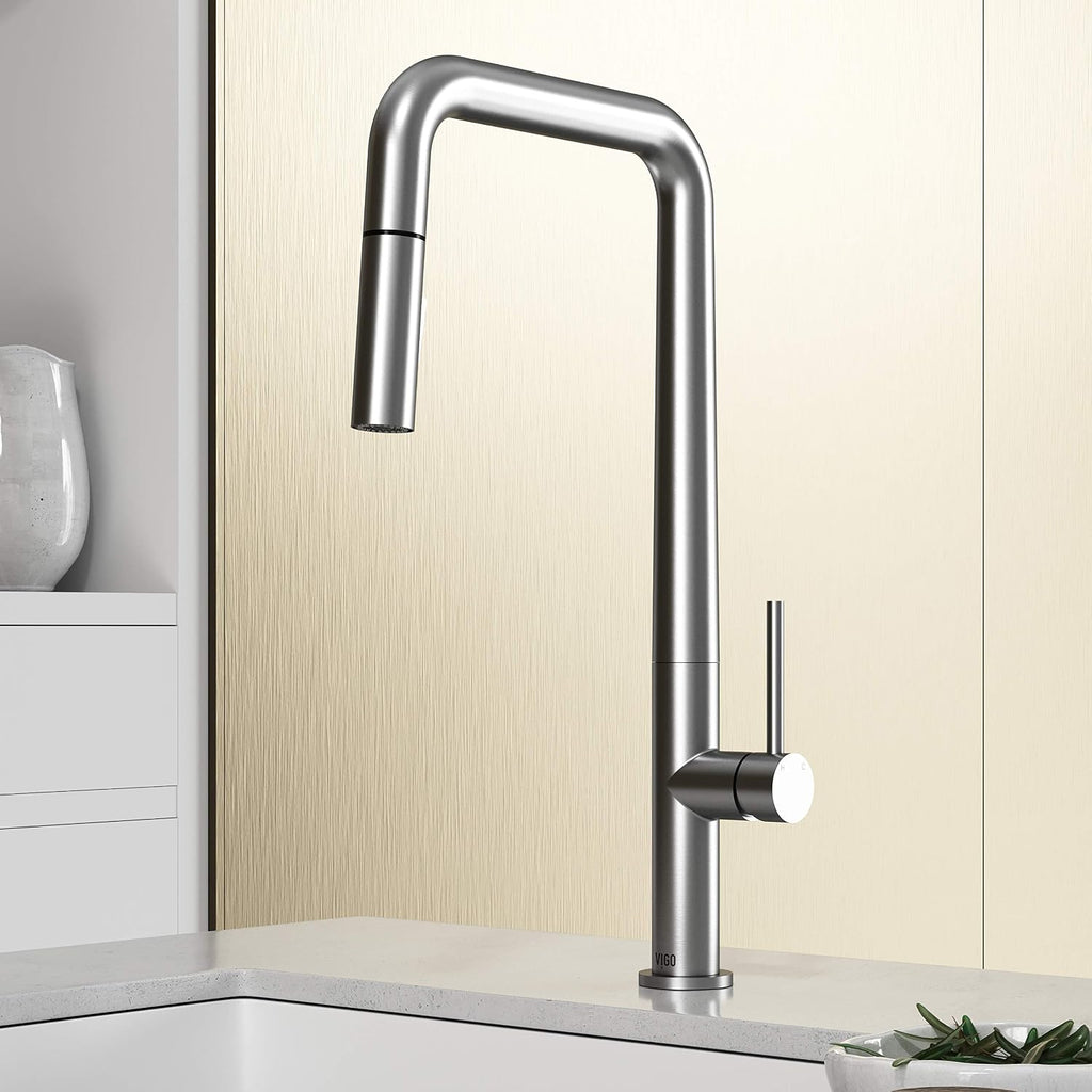 VIGO Parsons 18'' H Single Handle Pull-Down Sprayer Kitchen Faucet in Stainless Steel-VG02031ST