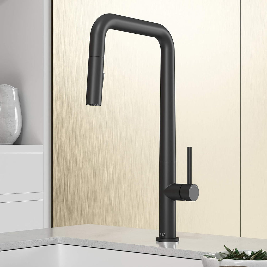 VIGO Parsons 18'' H Single Handle Pull-Down Sprayer Kitchen Faucet in Matte Black-VG02031MB